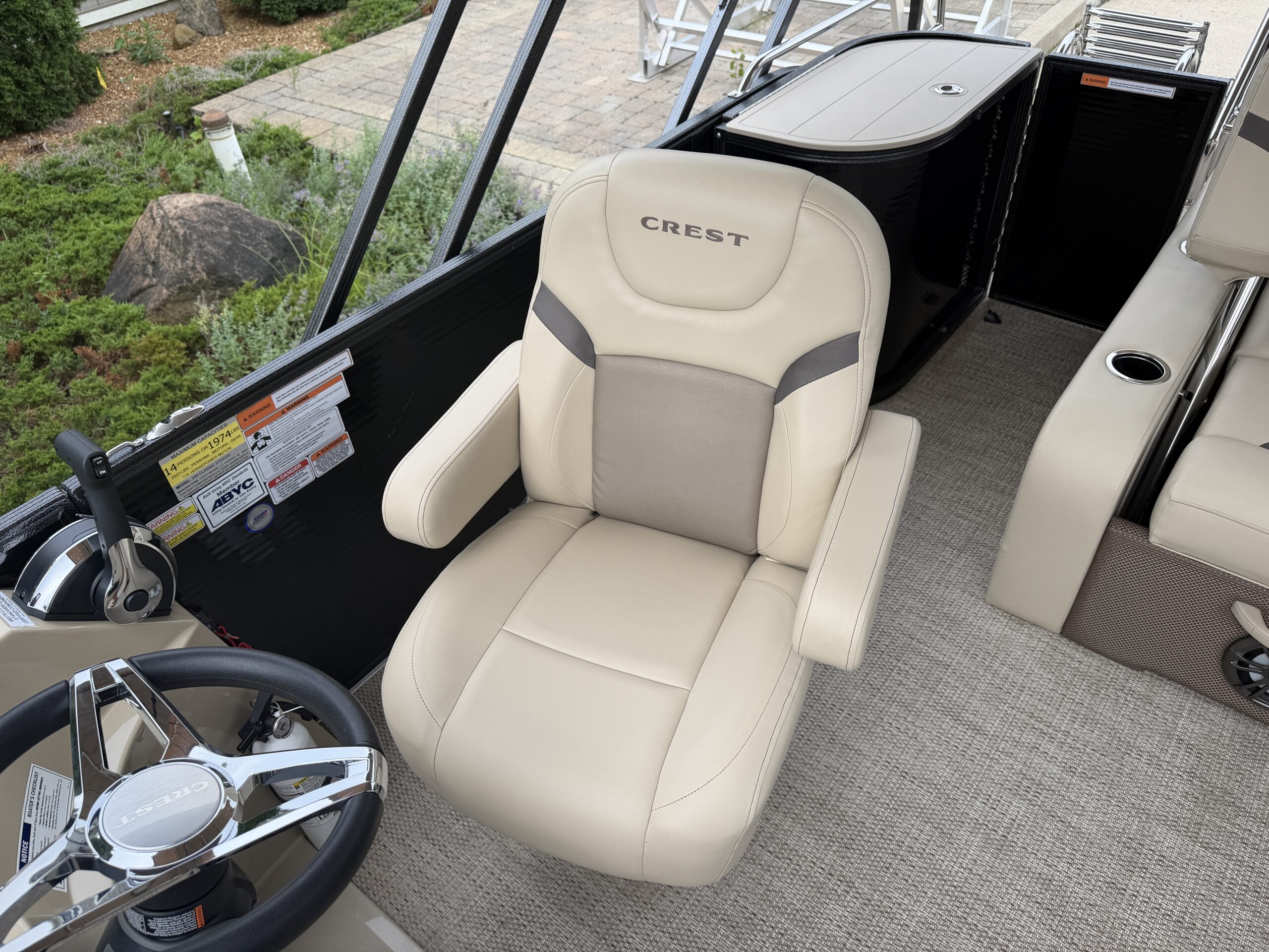 2023 Crest Classic LX 240 SLSC Mercury 115hp  Easy Cover & Sea Legs