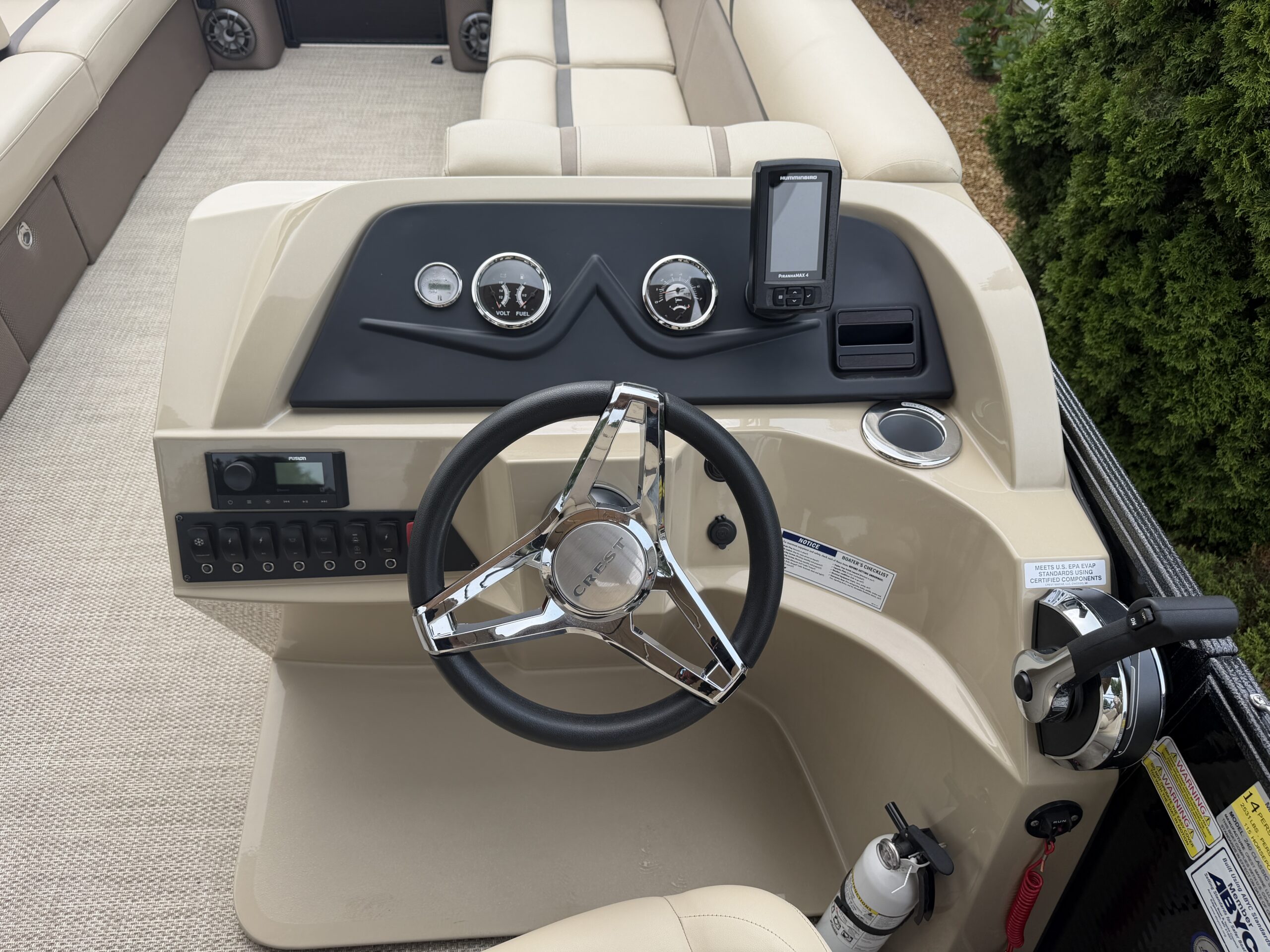 2023 Crest Classic LX 240 SLSC Mercury 115hp  Easy Cover & Sea Legs