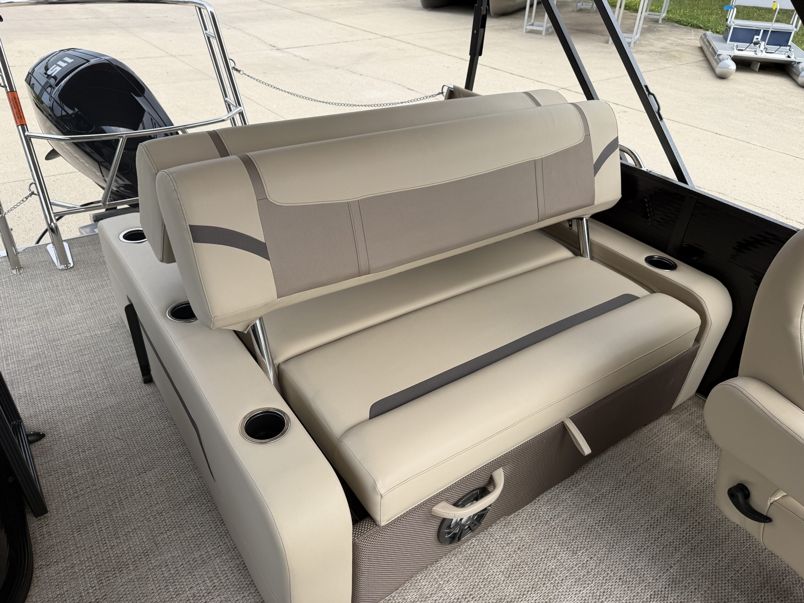 2023 Crest Classic LX 240 SLSC Mercury 115hp  Easy Cover & Sea Legs