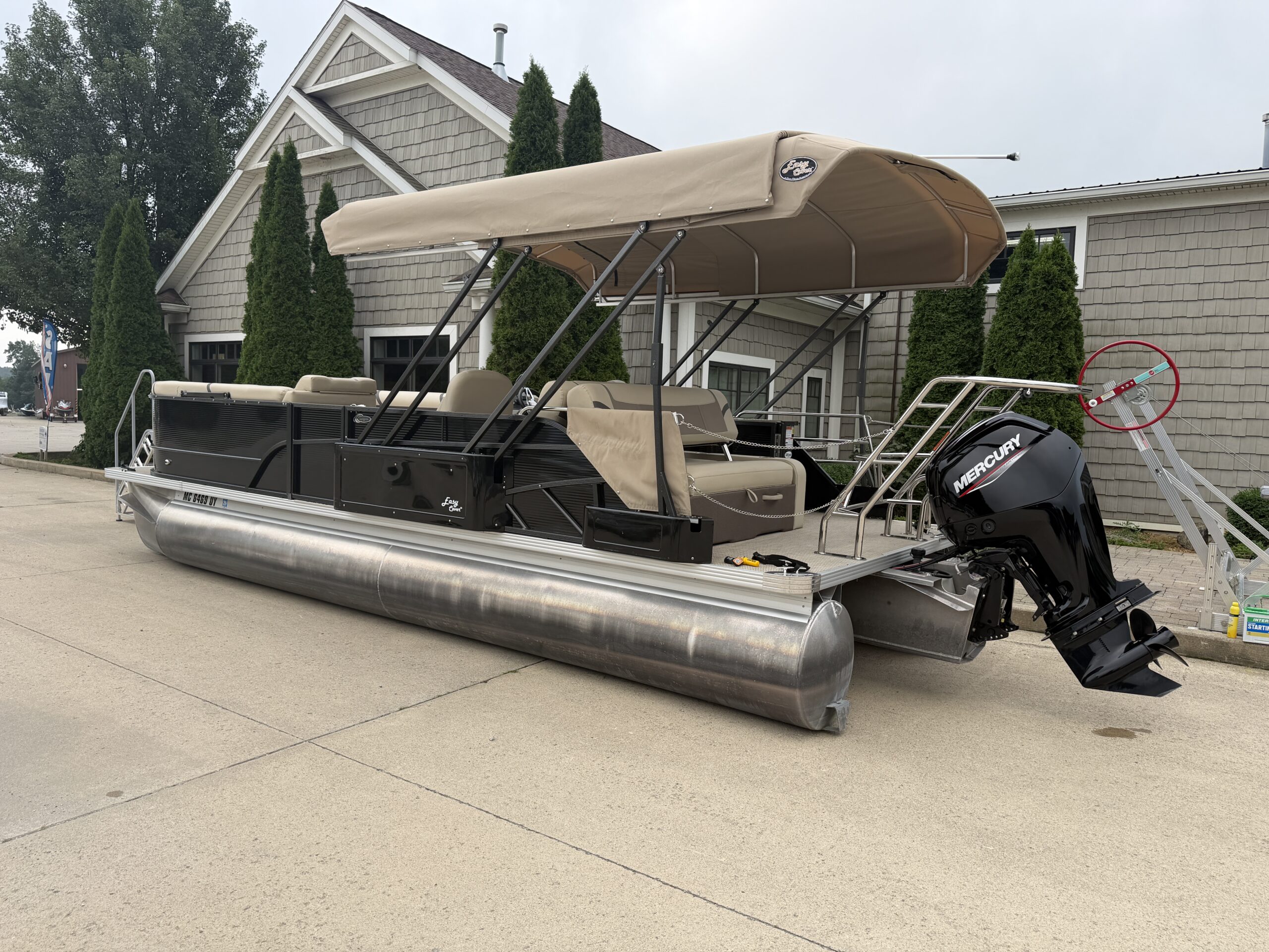 2023 Crest Classic LX 240 SLSC Mercury 115hp  Easy Cover & Sea Legs