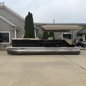 2023 Crest Classic LX 240 SLSC Mercury 115hp  Easy Cover & Sea Legs