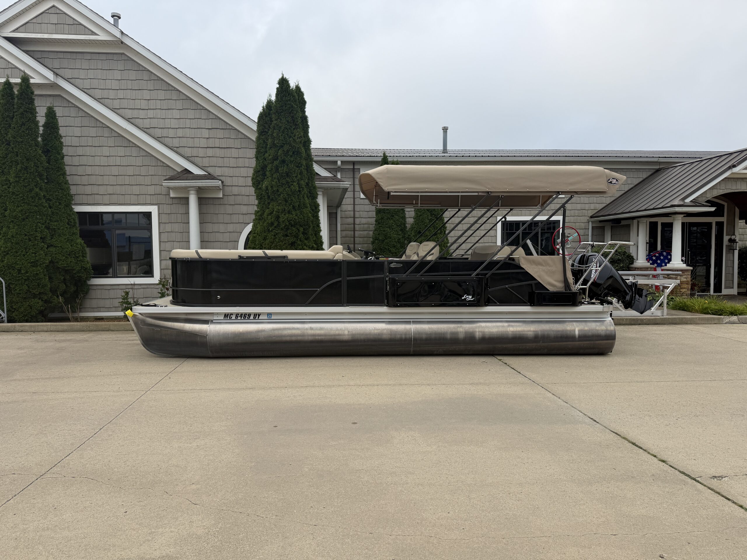 2023 Crest Classic LX 240 SLSC Mercury 115hp  Easy Cover & Sea Legs