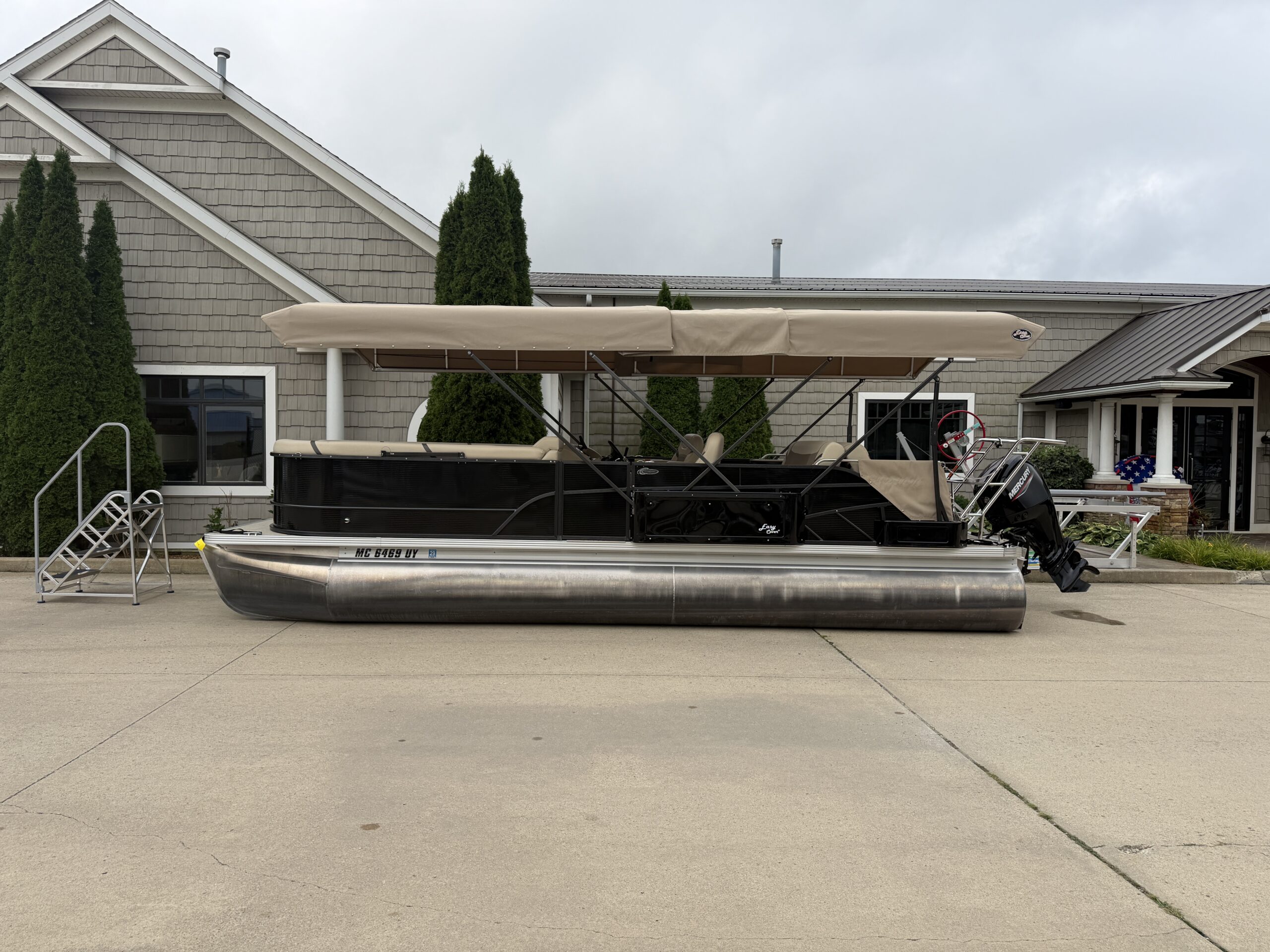 2023 Crest Classic LX 240 SLSC Mercury 115hp  Easy Cover & Sea Legs
