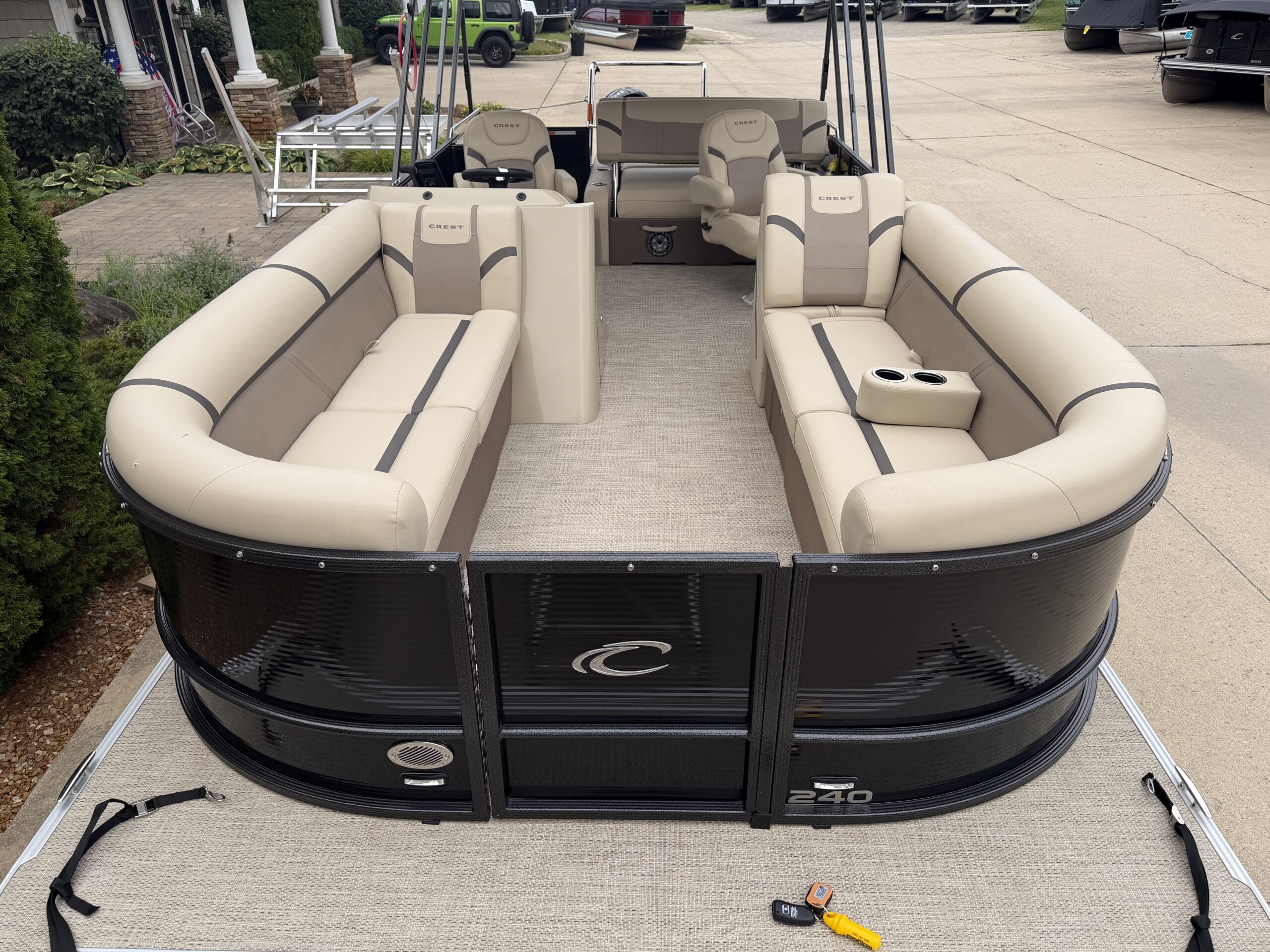 2023 Crest Classic LX 240 SLSC Mercury 115hp  Easy Cover & Sea Legs