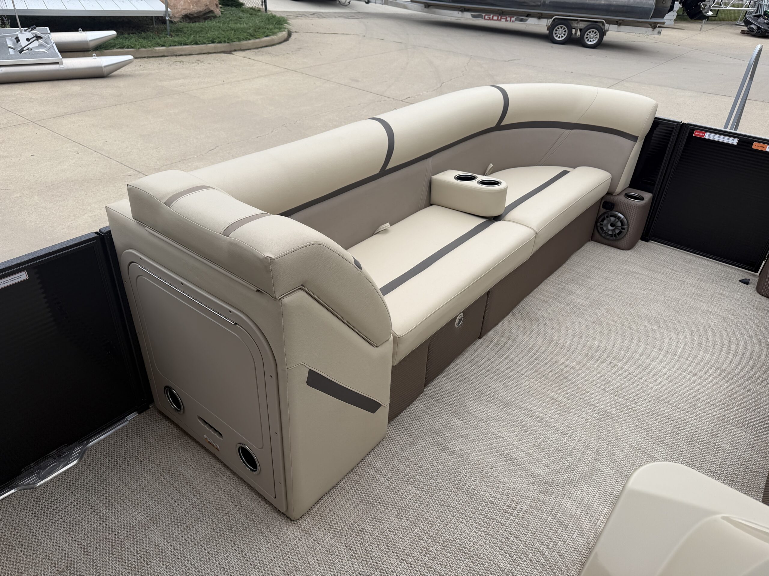 2023 Crest Classic LX 240 SLSC Mercury 115hp  Easy Cover & Sea Legs