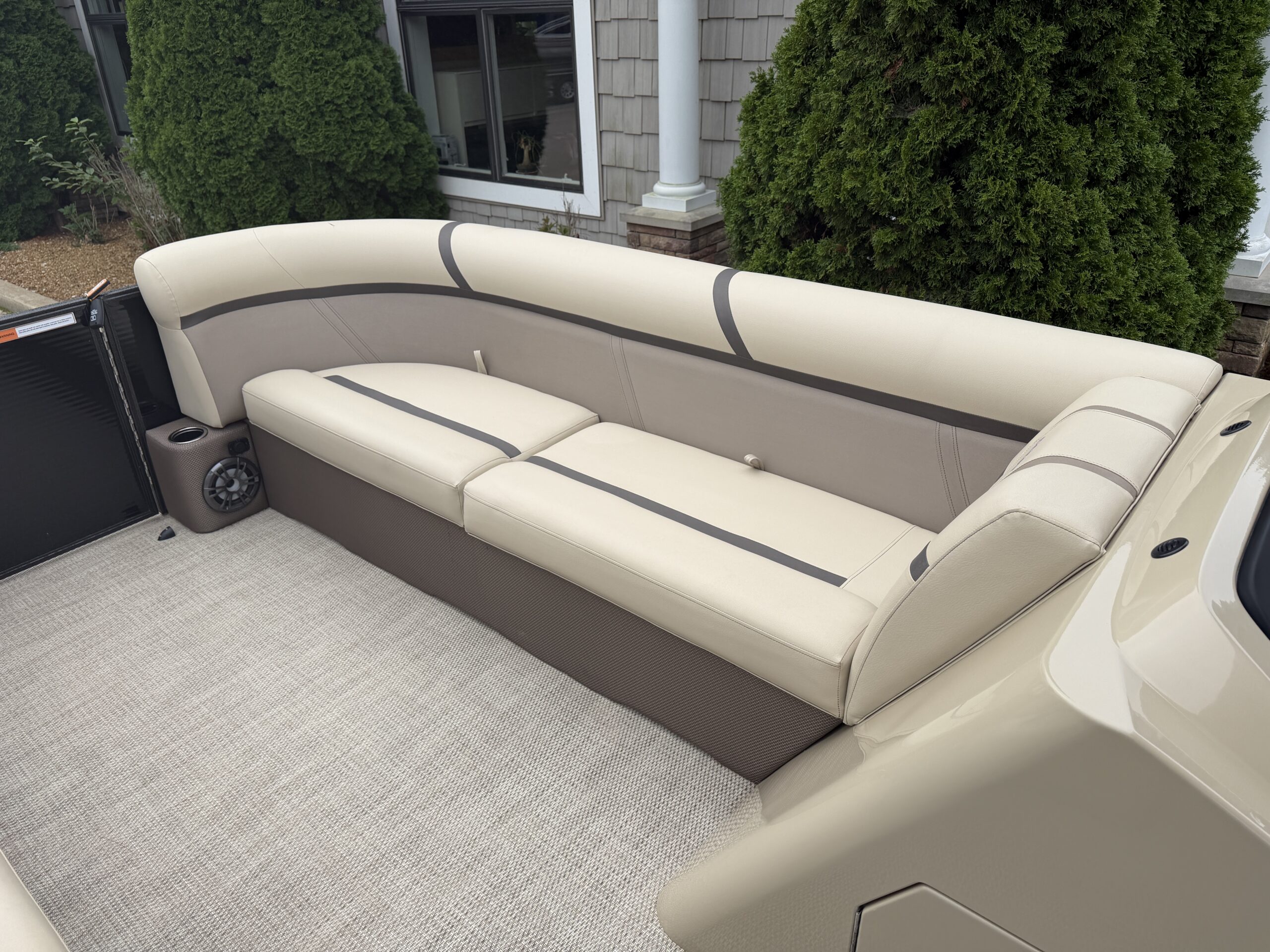 2023 Crest Classic LX 240 SLSC Mercury 115hp  Easy Cover & Sea Legs