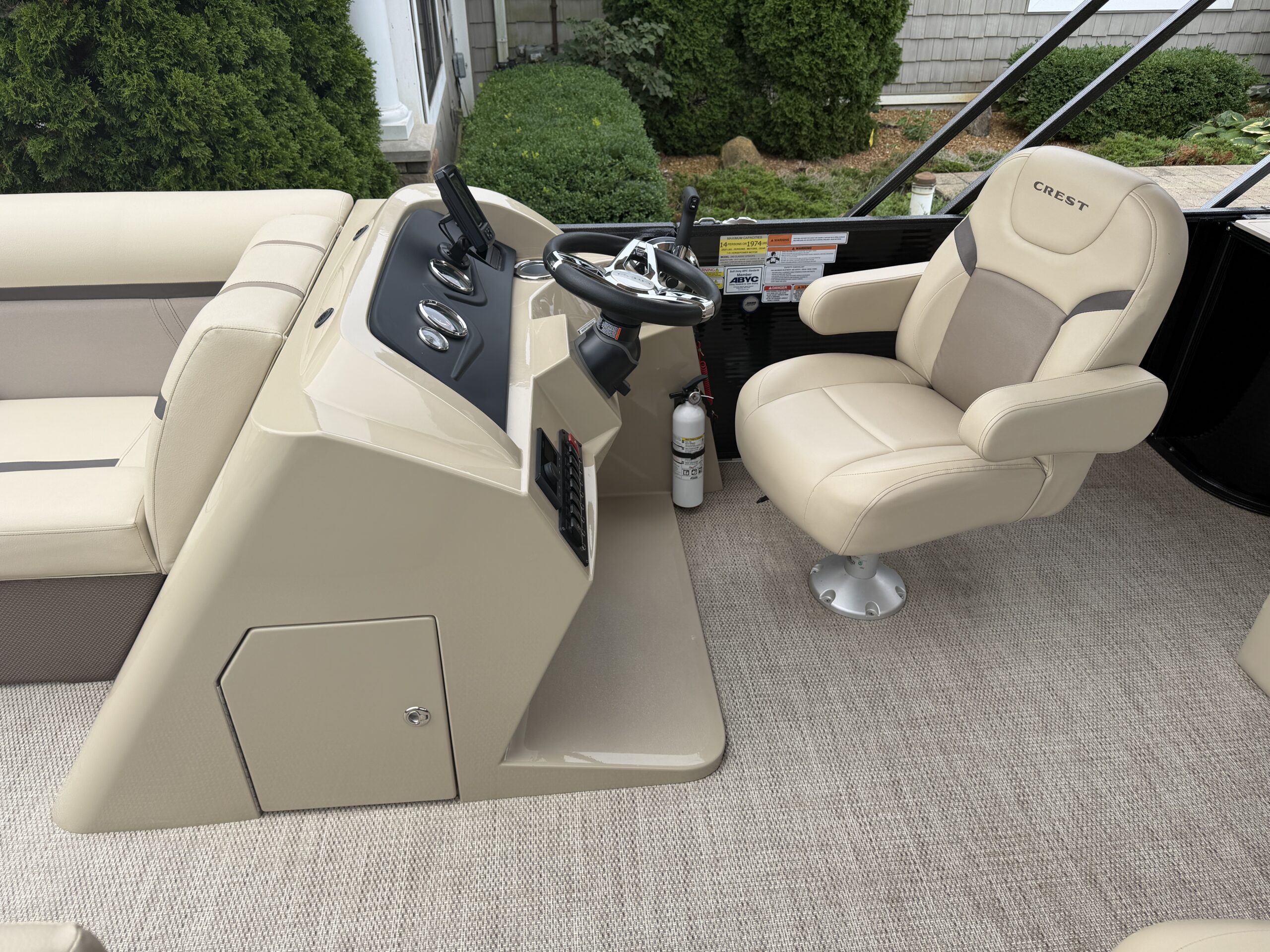 2023 Crest Classic LX 240 SLSC Mercury 115hp  Easy Cover & Sea Legs