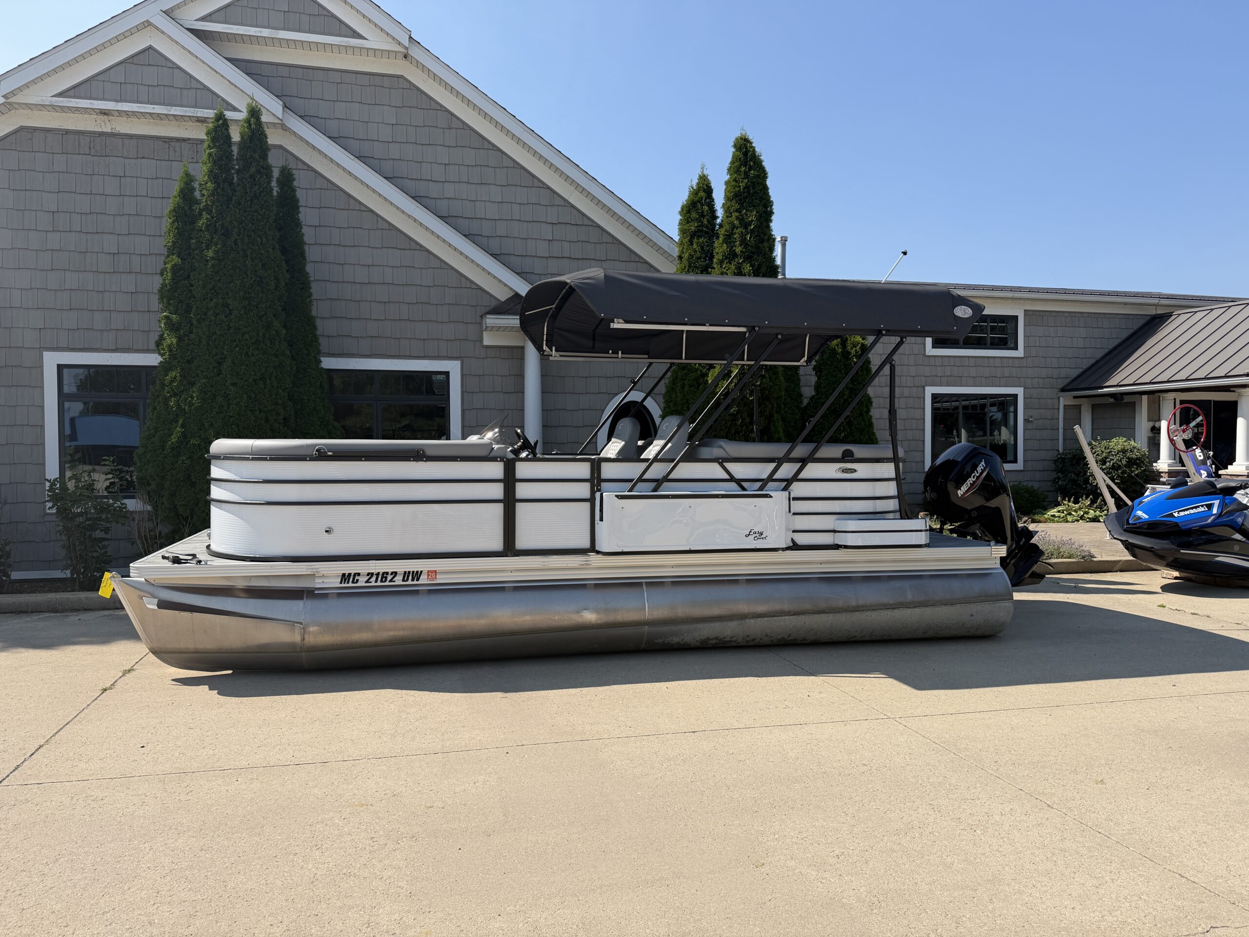 2022 Crest Classic DLX 220 SLC  Mercury 90hp  Easy Cover