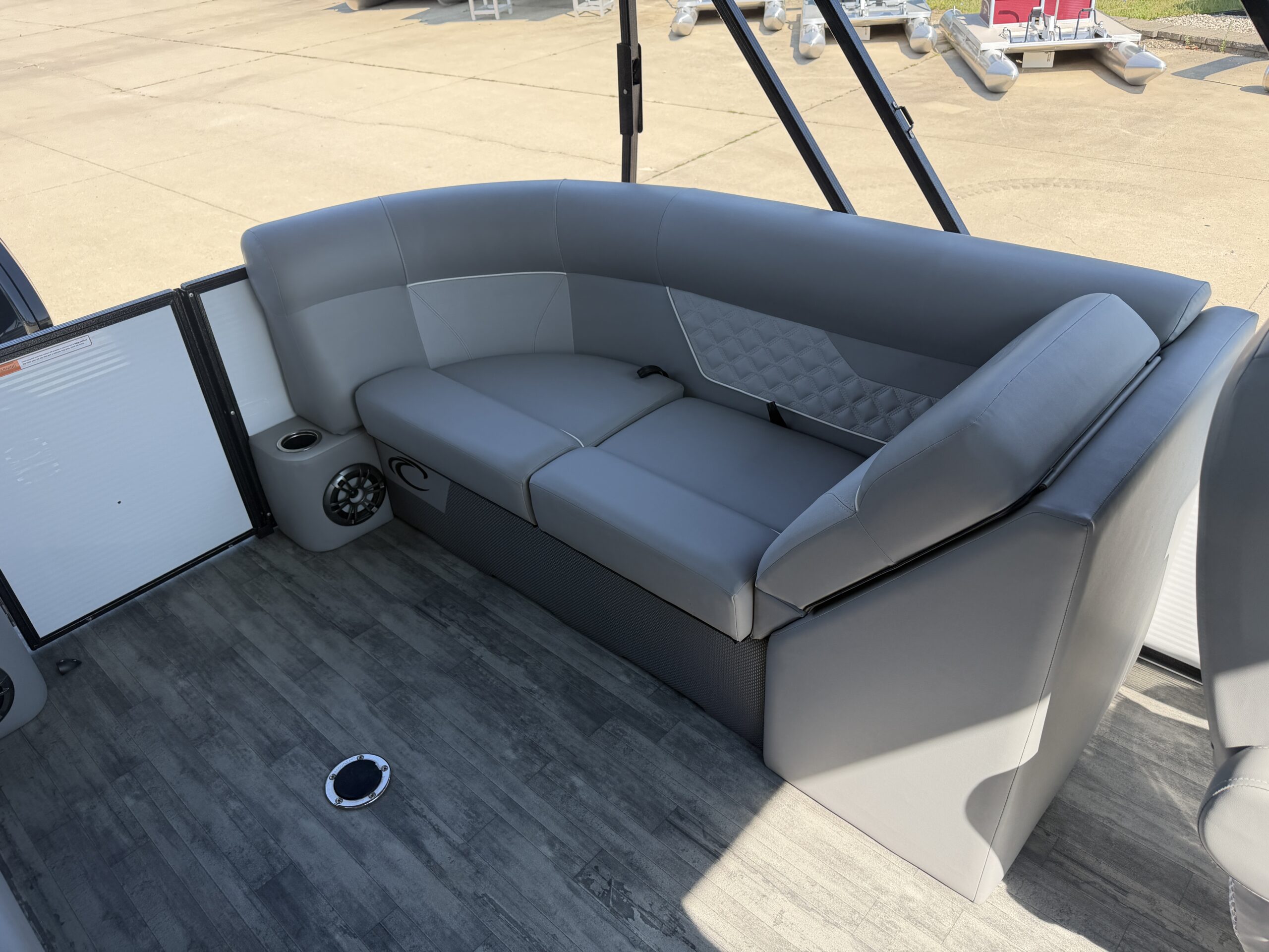2022 Crest Classic DLX 220 SLC  Mercury 90hp  Easy Cover