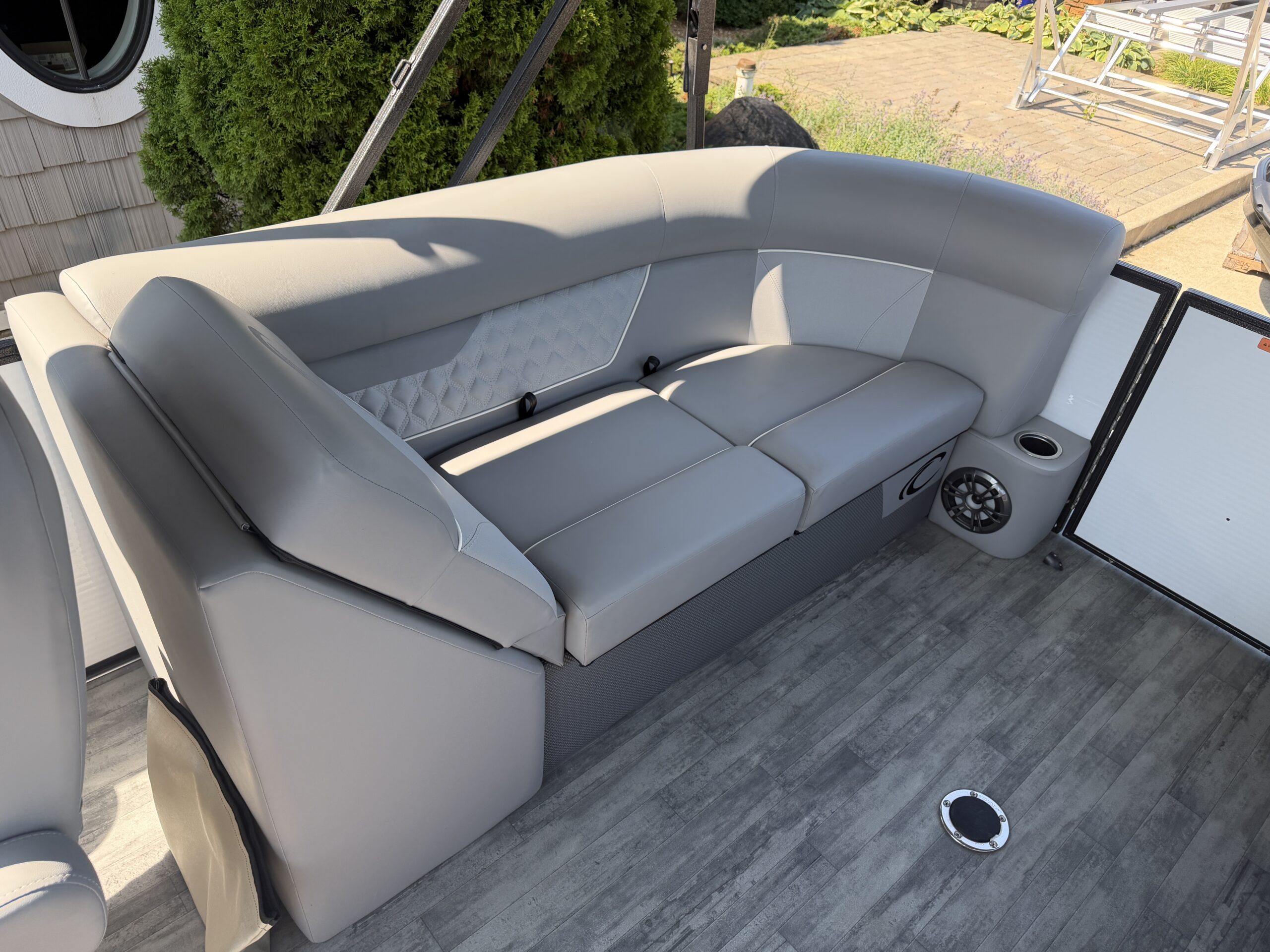 2022 Crest Classic DLX 220 SLC  Mercury 90hp  Easy Cover