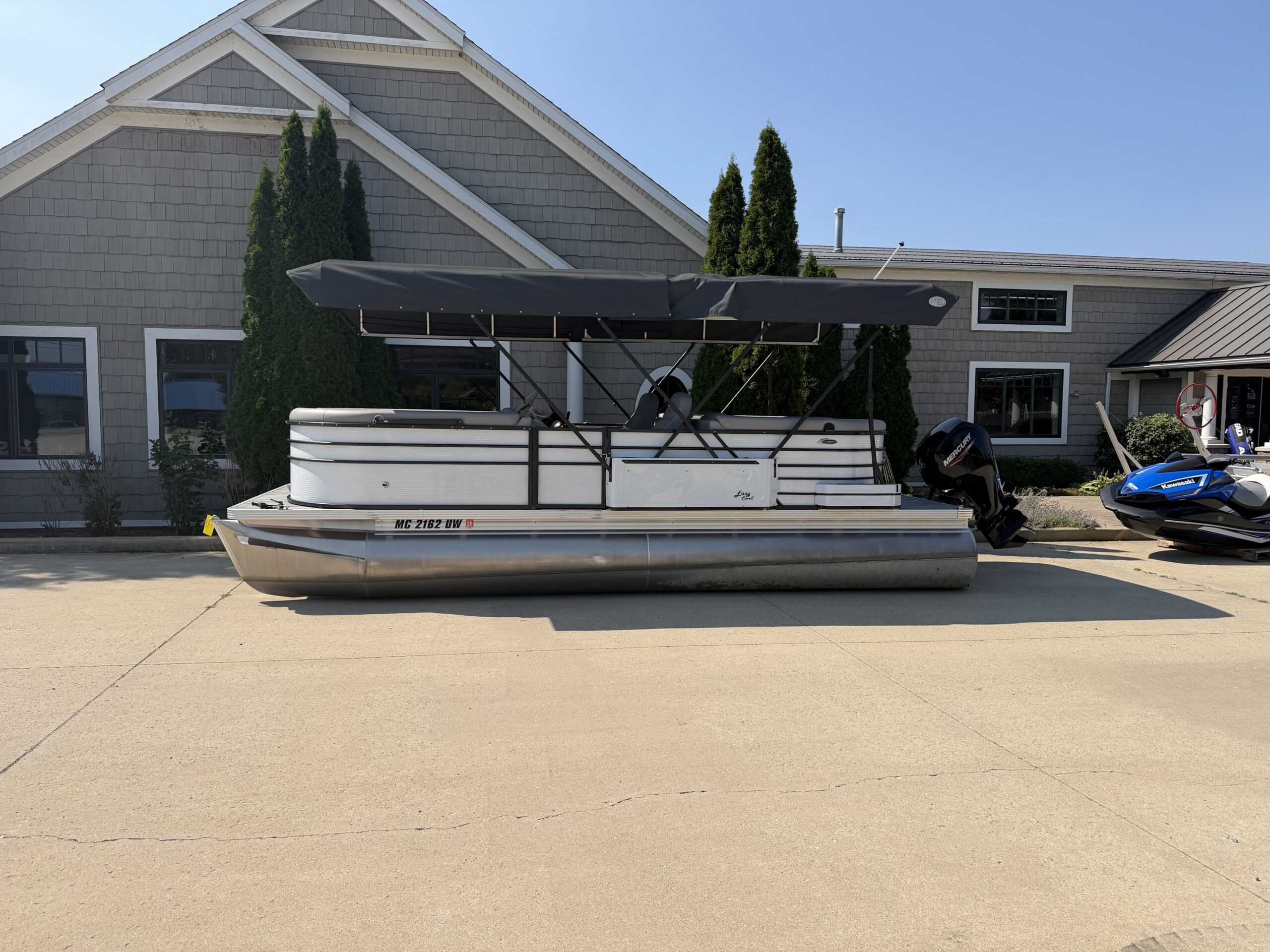 2022 Crest Classic DLX 220 SLC  Mercury 90hp  Easy Cover