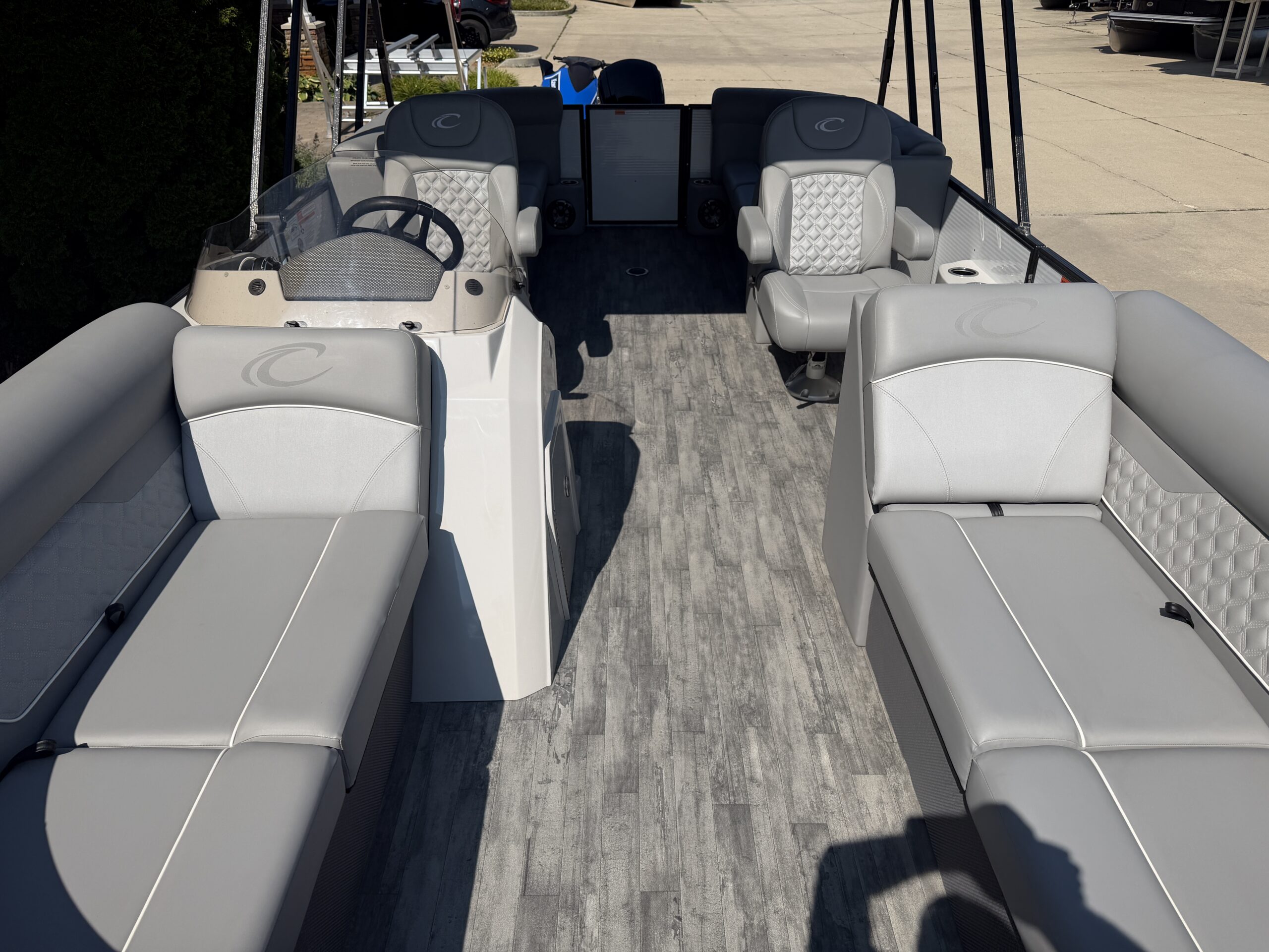 2022 Crest Classic DLX 220 SLC  Mercury 90hp  Easy Cover