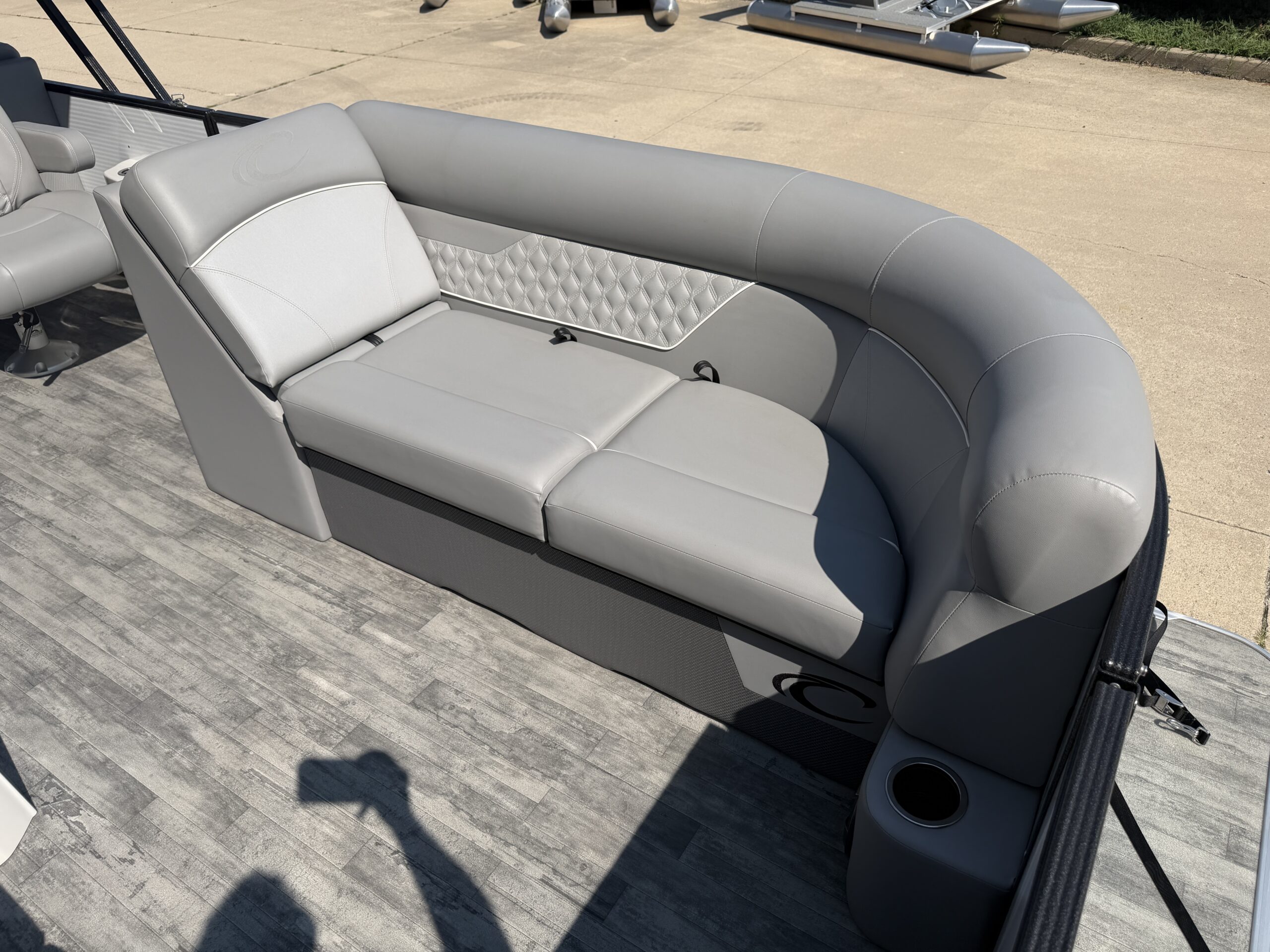 2022 Crest Classic DLX 220 SLC  Mercury 90hp  Easy Cover