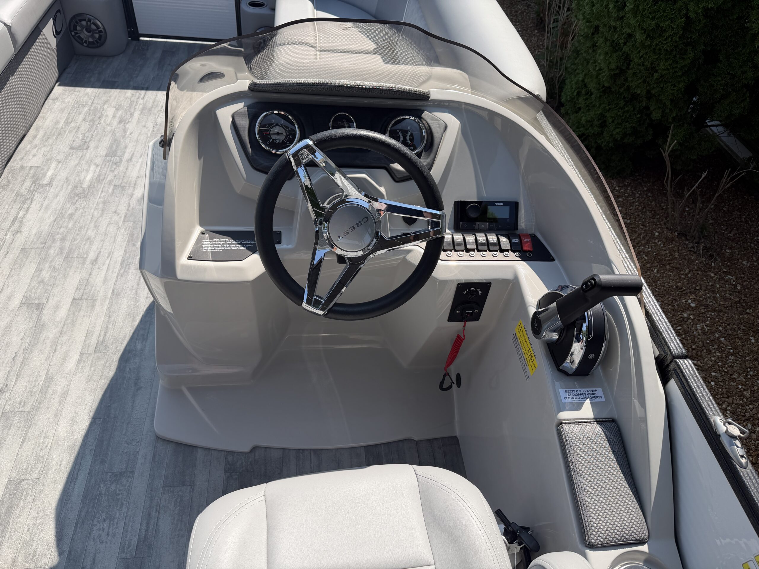 2022 Crest Classic DLX 220 SLC  Mercury 90hp  Easy Cover