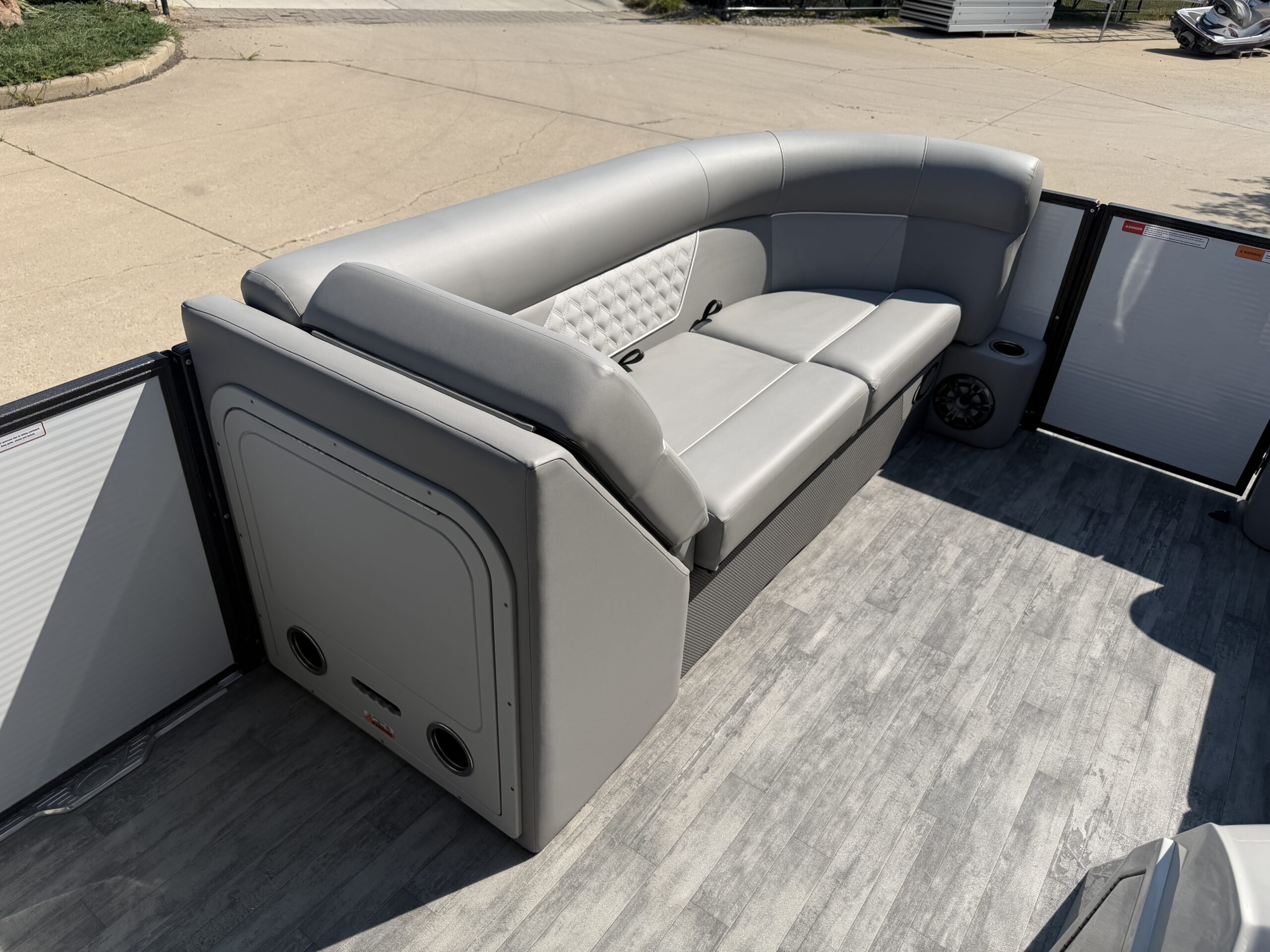 2022 Crest Classic DLX 220 SLC  Mercury 90hp  Easy Cover