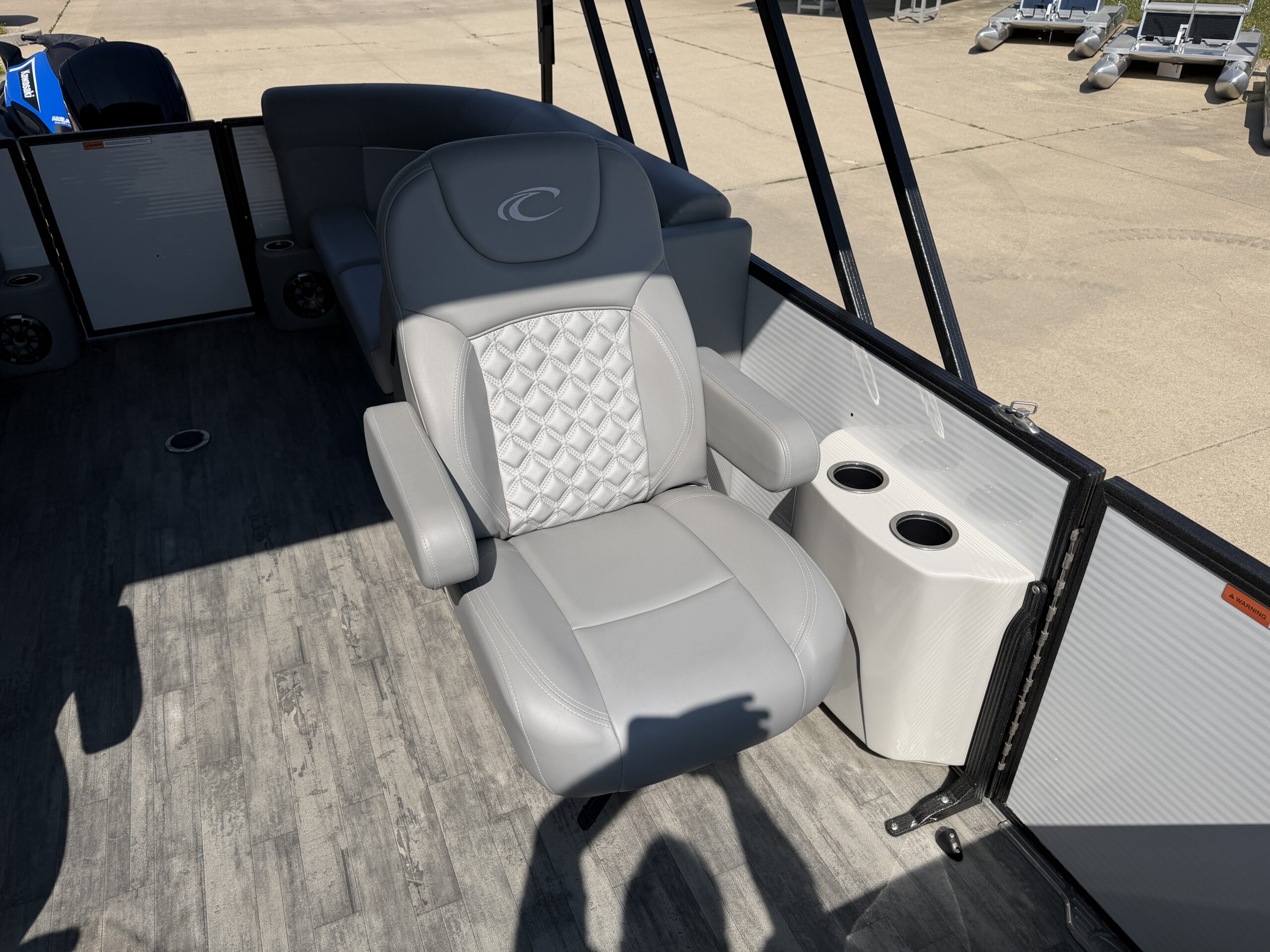 2022 Crest Classic DLX 220 SLC  Mercury 90hp  Easy Cover