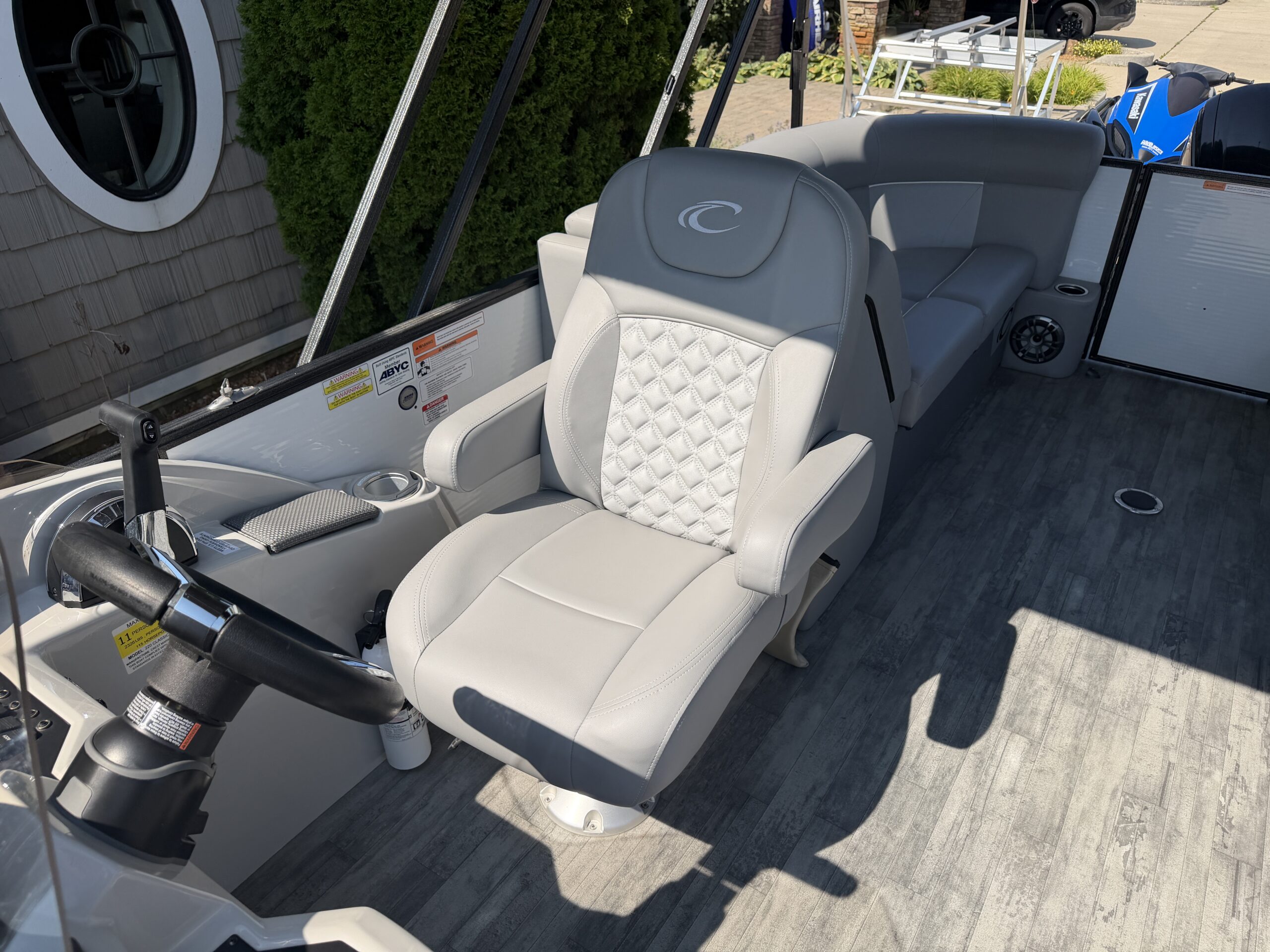 2022 Crest Classic DLX 220 SLC  Mercury 90hp  Easy Cover