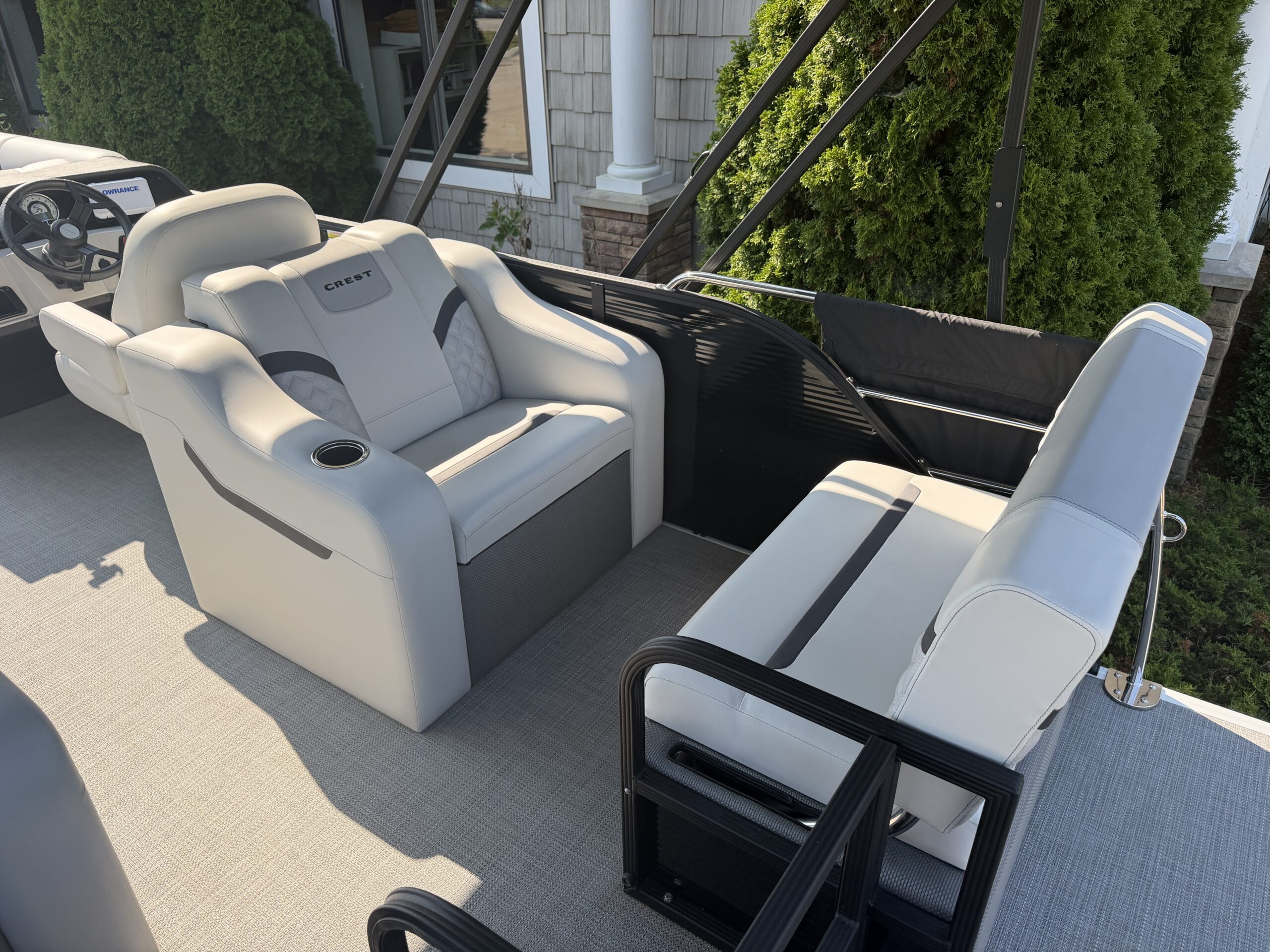 2025 Crest Classic 220 SLRC  Mercury 115hp  Easy Cover & Sea Legs