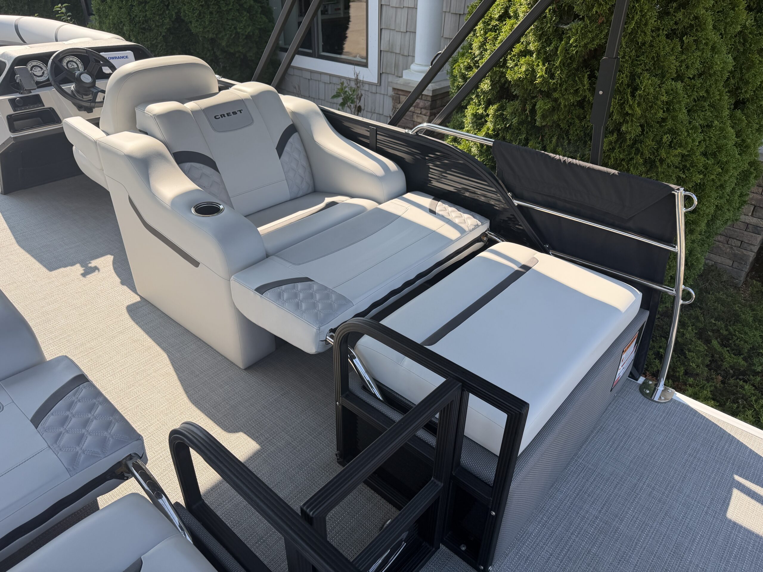 2025 Crest Classic 220 SLRC  Mercury 115hp  Easy Cover & Sea Legs