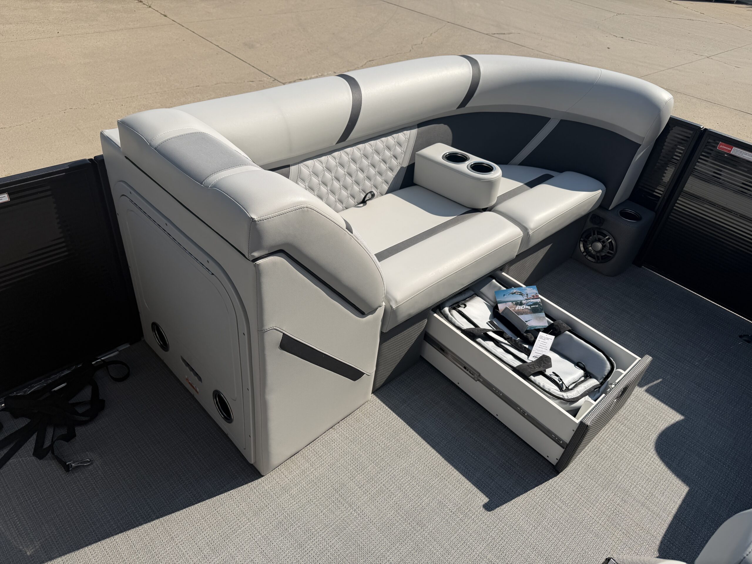 2025 Crest Classic 220 SLRC  Mercury 115hp  Easy Cover & Sea Legs