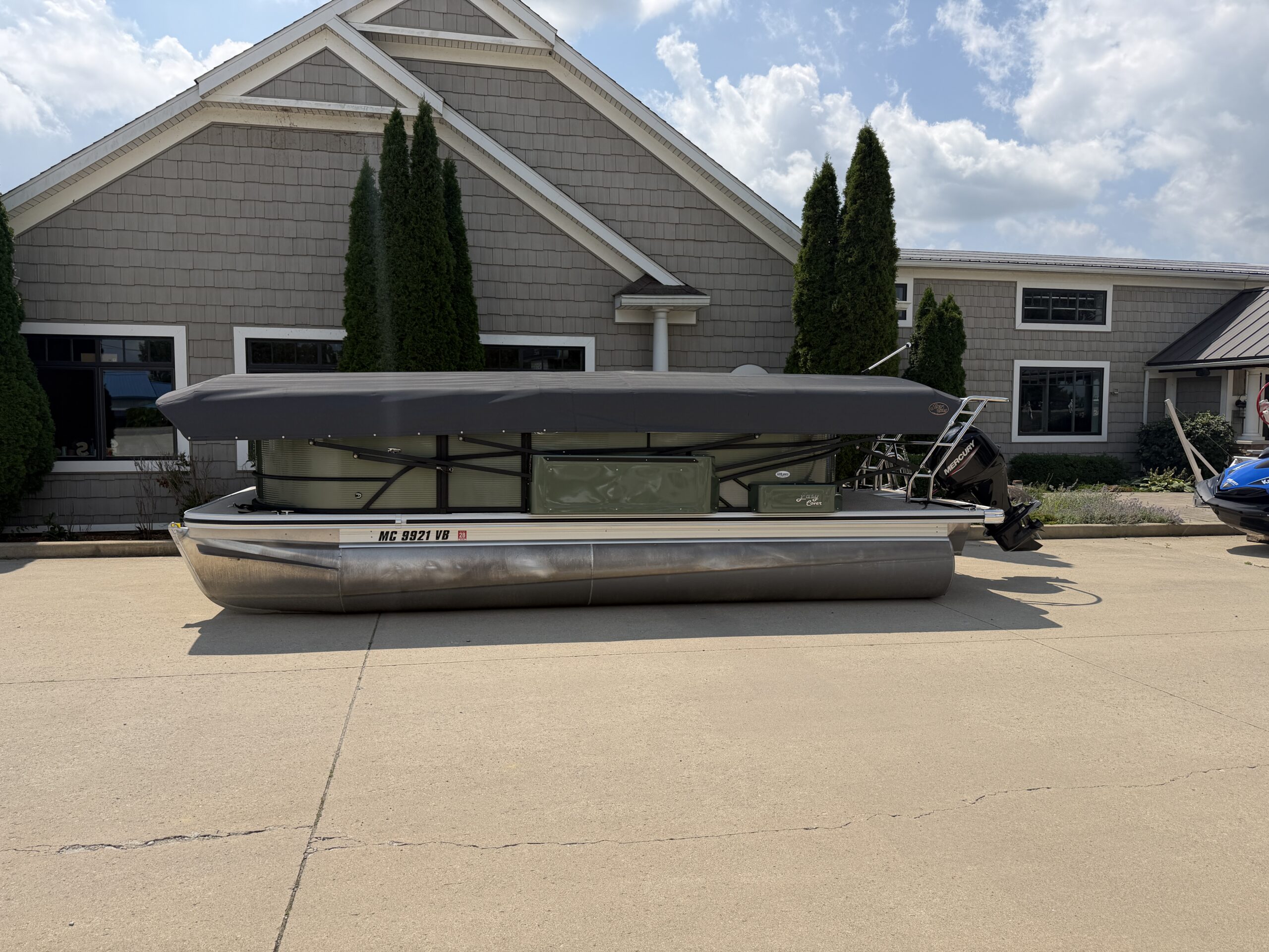 2025 Crest Classic 200 SLC  Mercury 60hp  Easy Cover