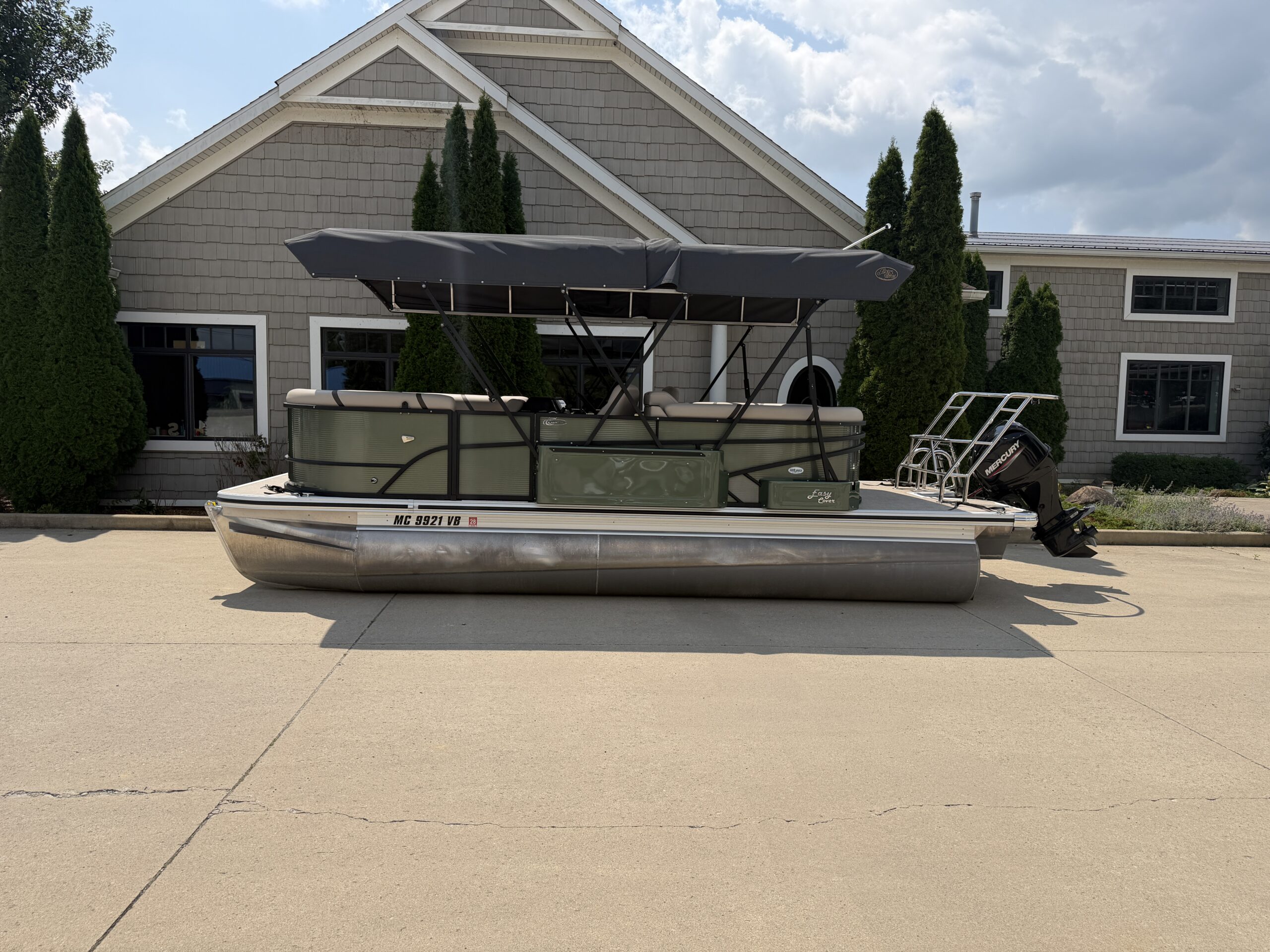 2025 Crest Classic 200 SLC  Mercury 60hp  Easy Cover