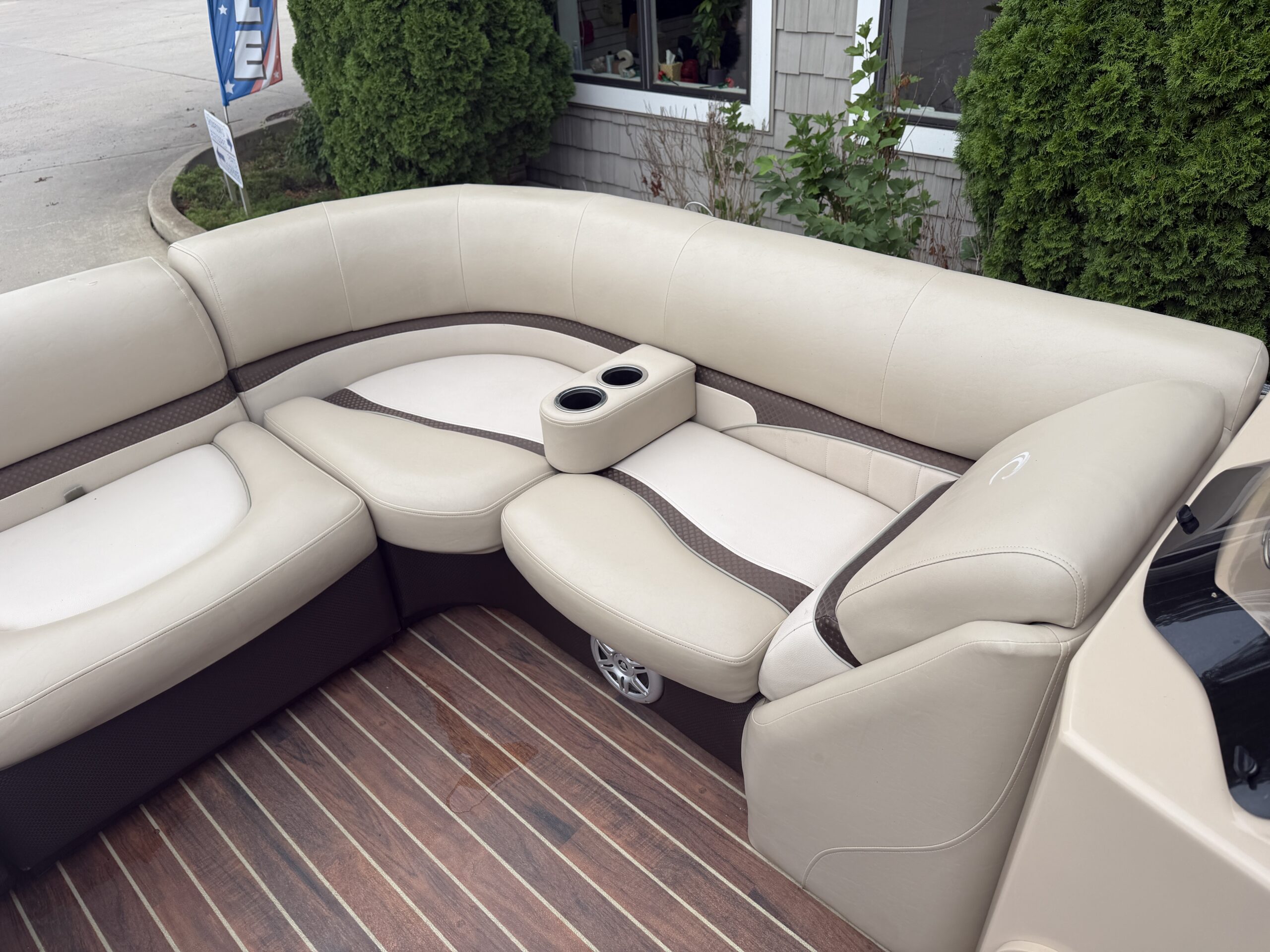 2015 Crest Classic 230 SLC Mercury 115hp Pro XS  Easy Cover & Sea Legs