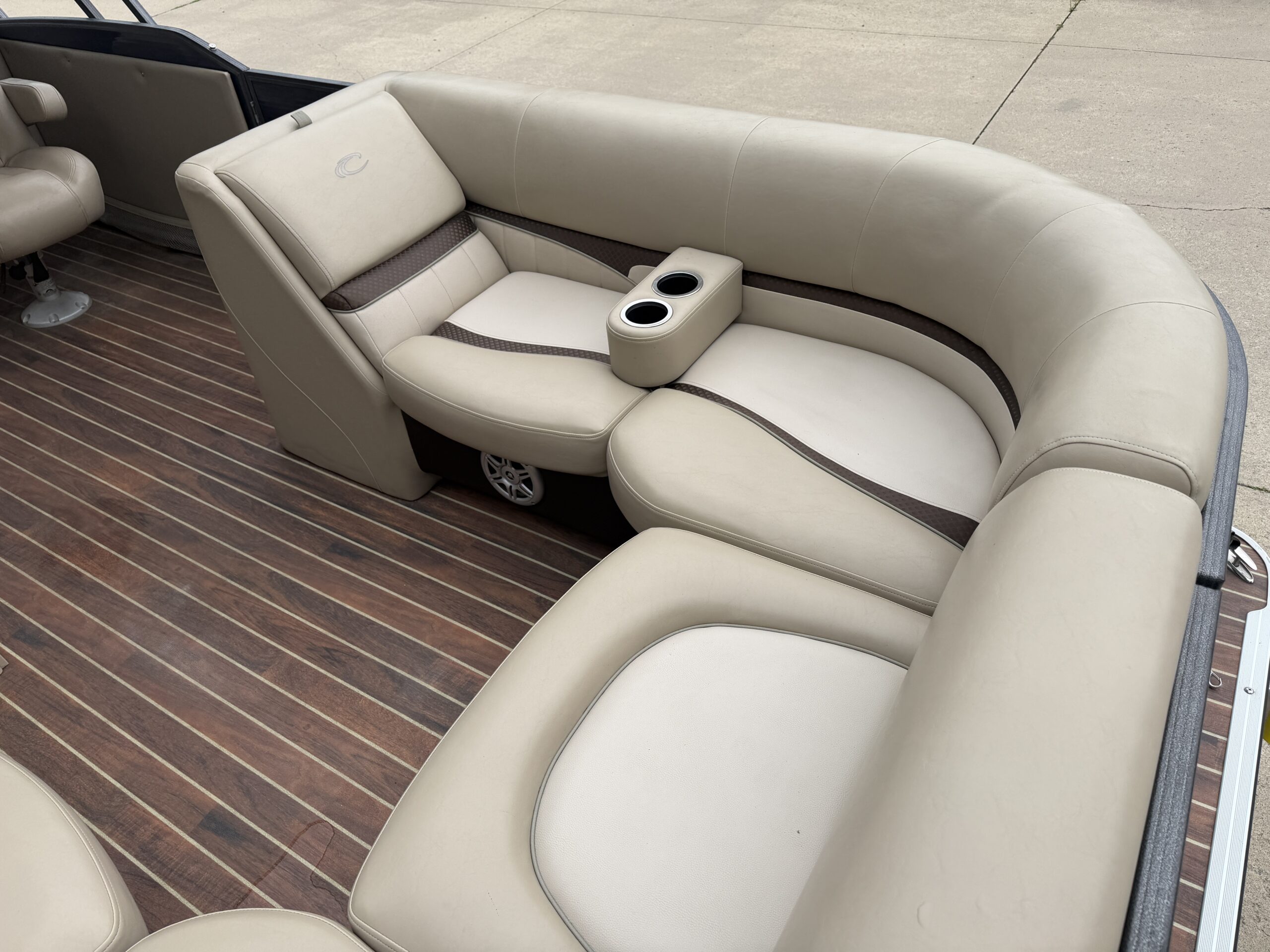 2015 Crest Classic 230 SLC Mercury 115hp Pro XS  Easy Cover & Sea Legs