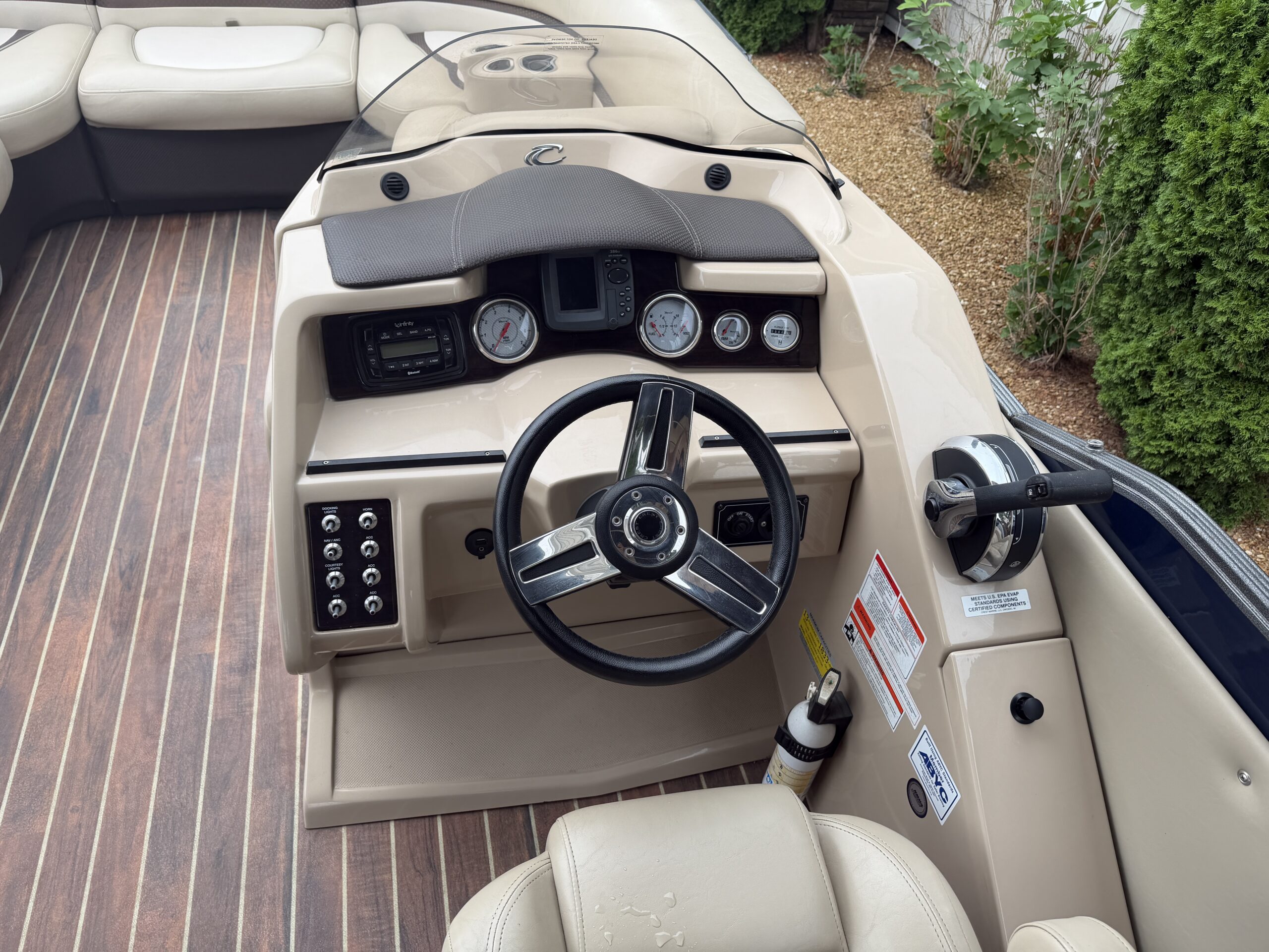 2015 Crest Classic 230 SLC Mercury 115hp Pro XS  Easy Cover & Sea Legs