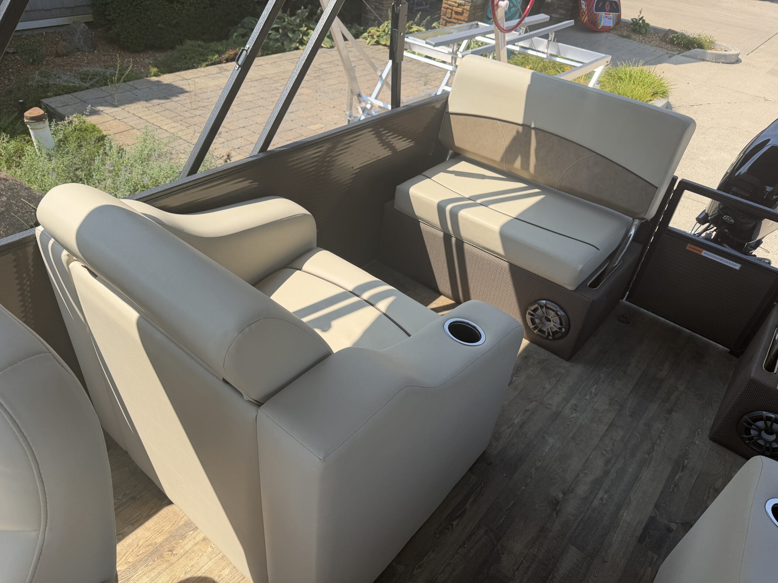 2020 Crest Classic DLX 220 SLRC Mercury 60hp  Easy Cover