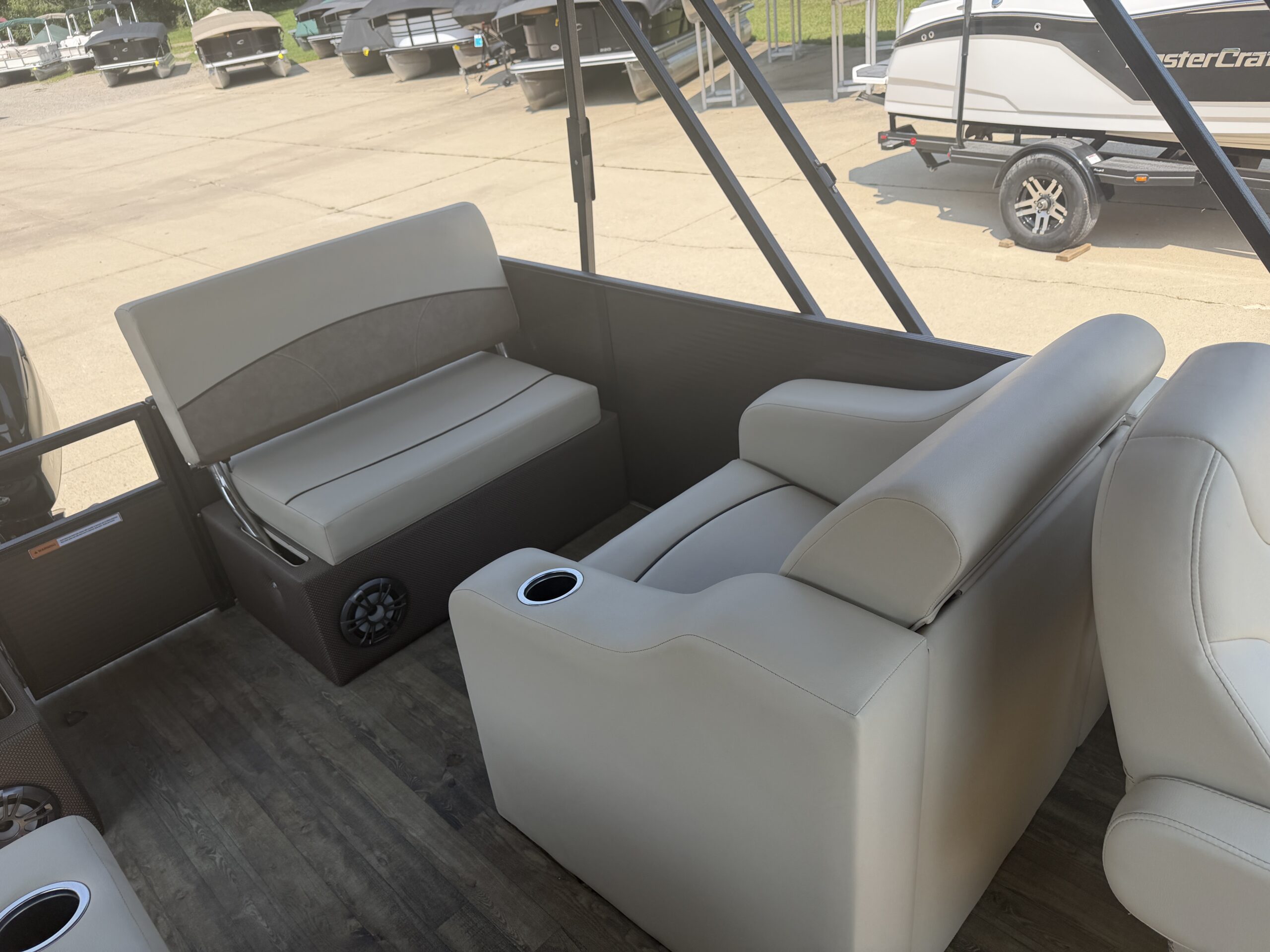2020 Crest Classic DLX 220 SLRC Mercury 60hp  Easy Cover
