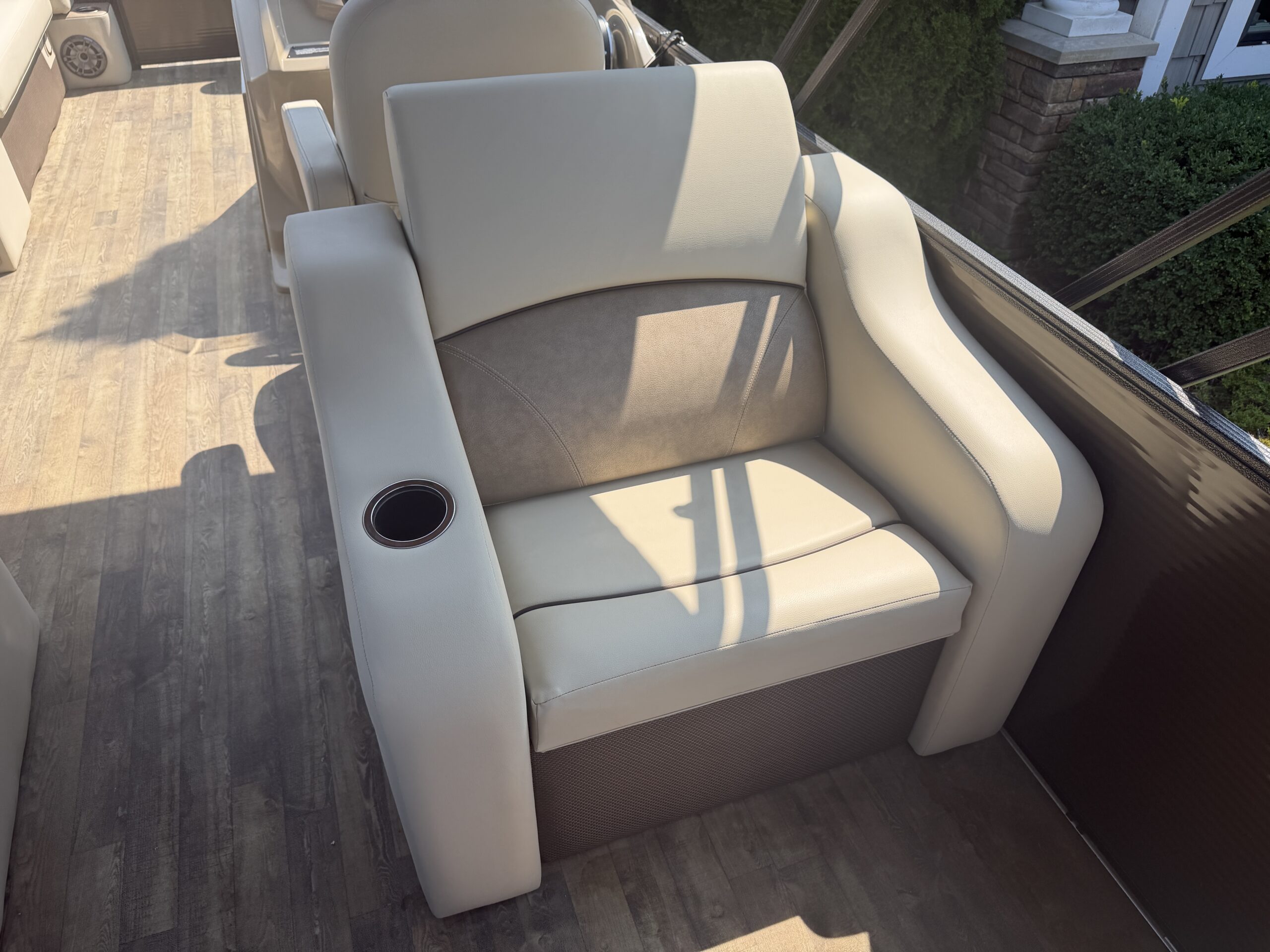 2020 Crest Classic DLX 220 SLRC Mercury 60hp  Easy Cover