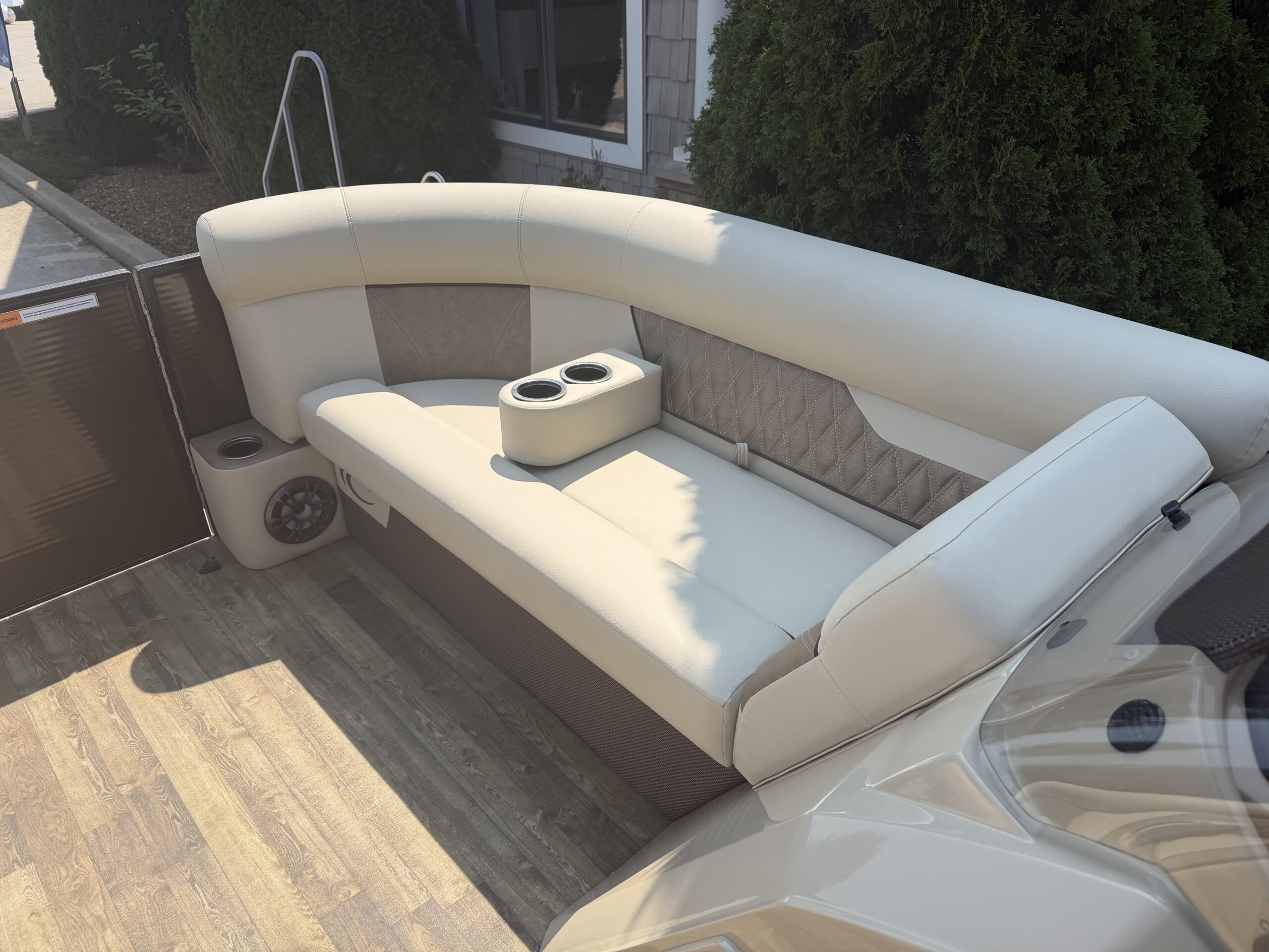 2020 Crest Classic DLX 220 SLRC Mercury 60hp  Easy Cover