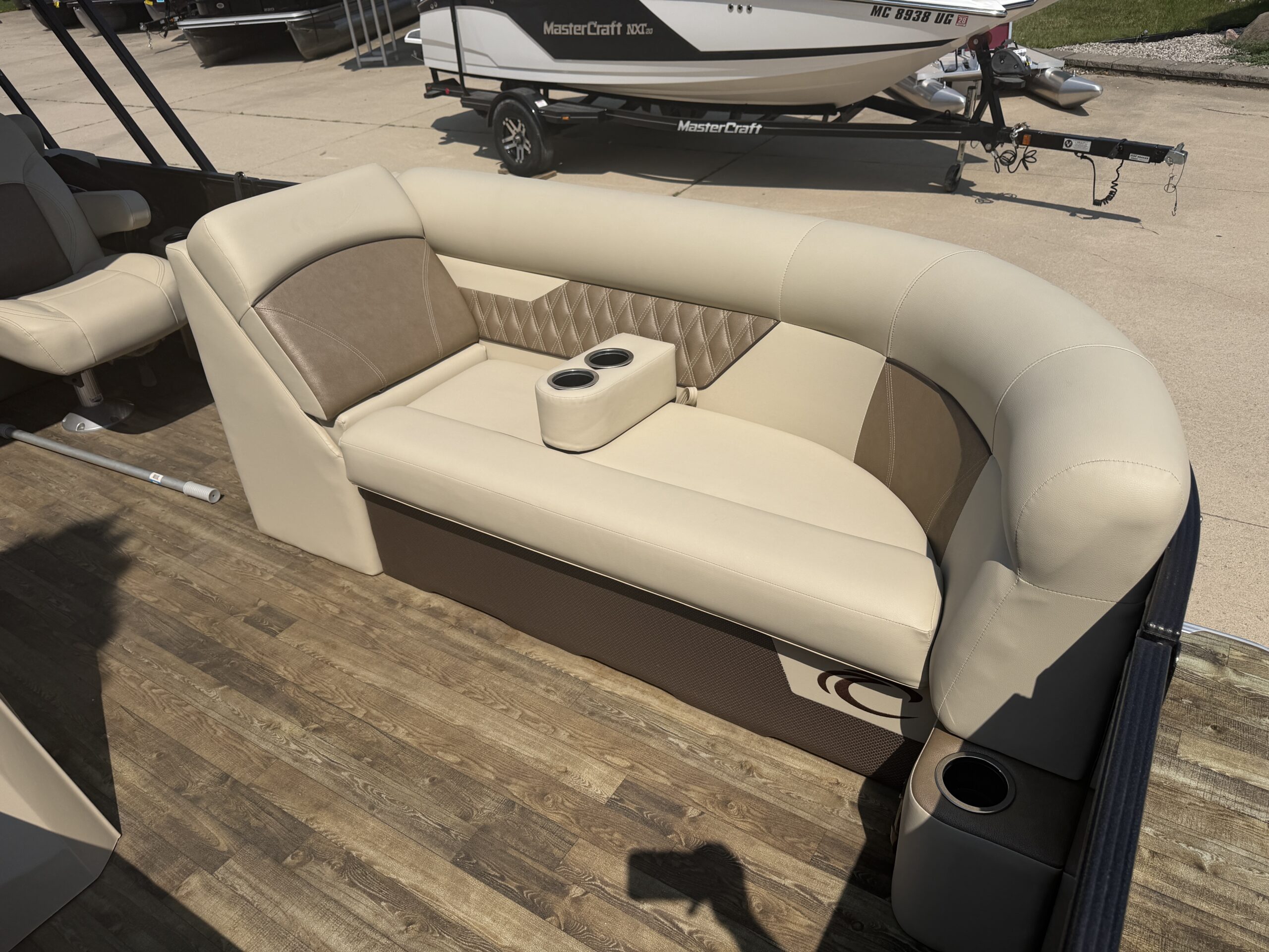 2020 Crest Classic DLX 220 SLRC Mercury 60hp  Easy Cover