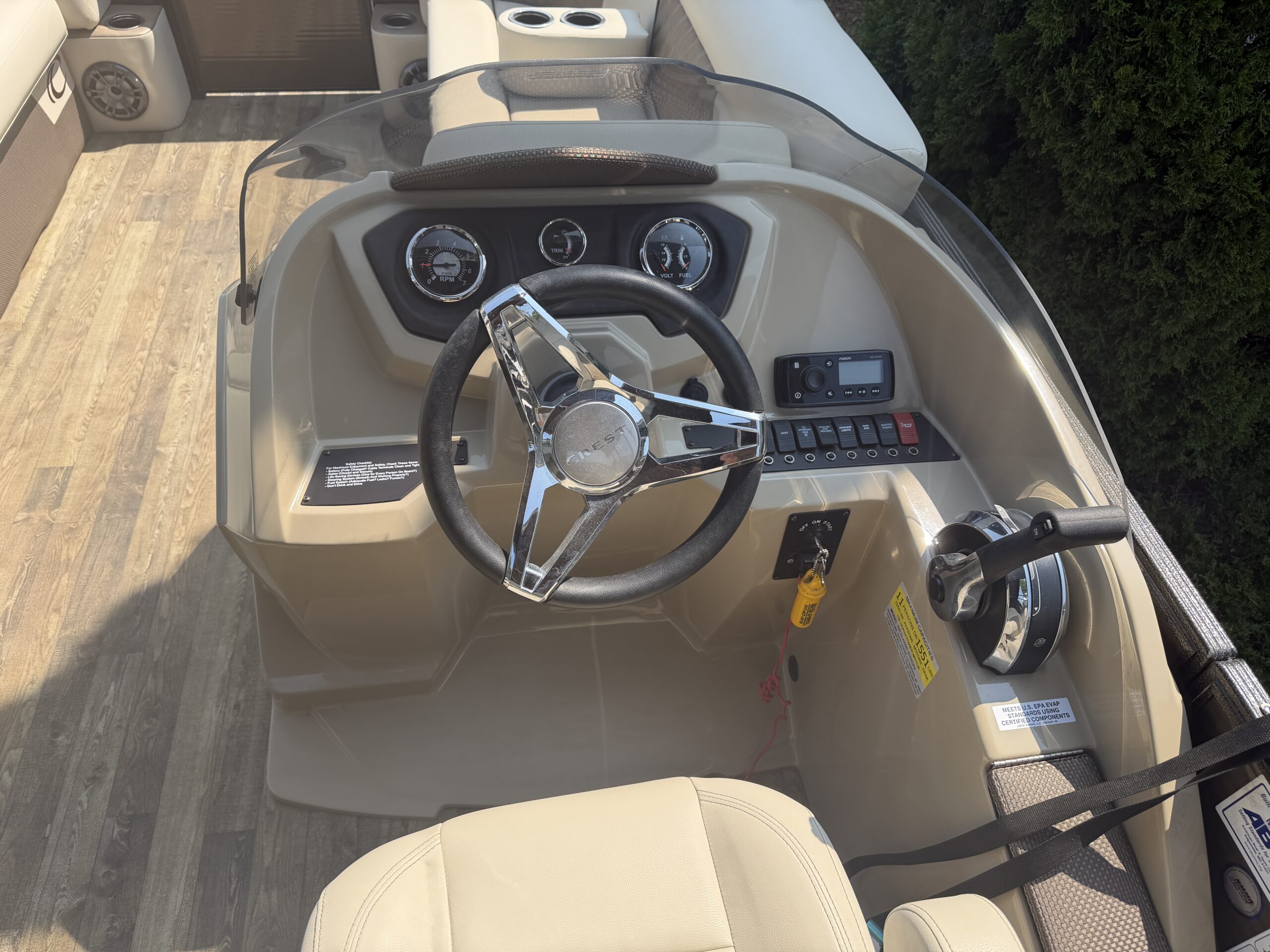 2020 Crest Classic DLX 220 SLRC Mercury 60hp  Easy Cover