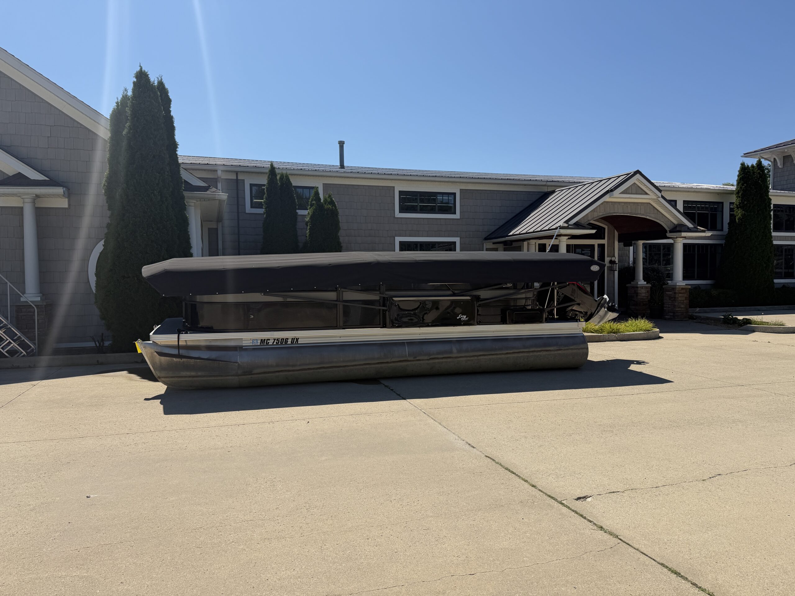 2022 Crest Classic DLX 220 SLC  Mercury 115hp  Easy Cover