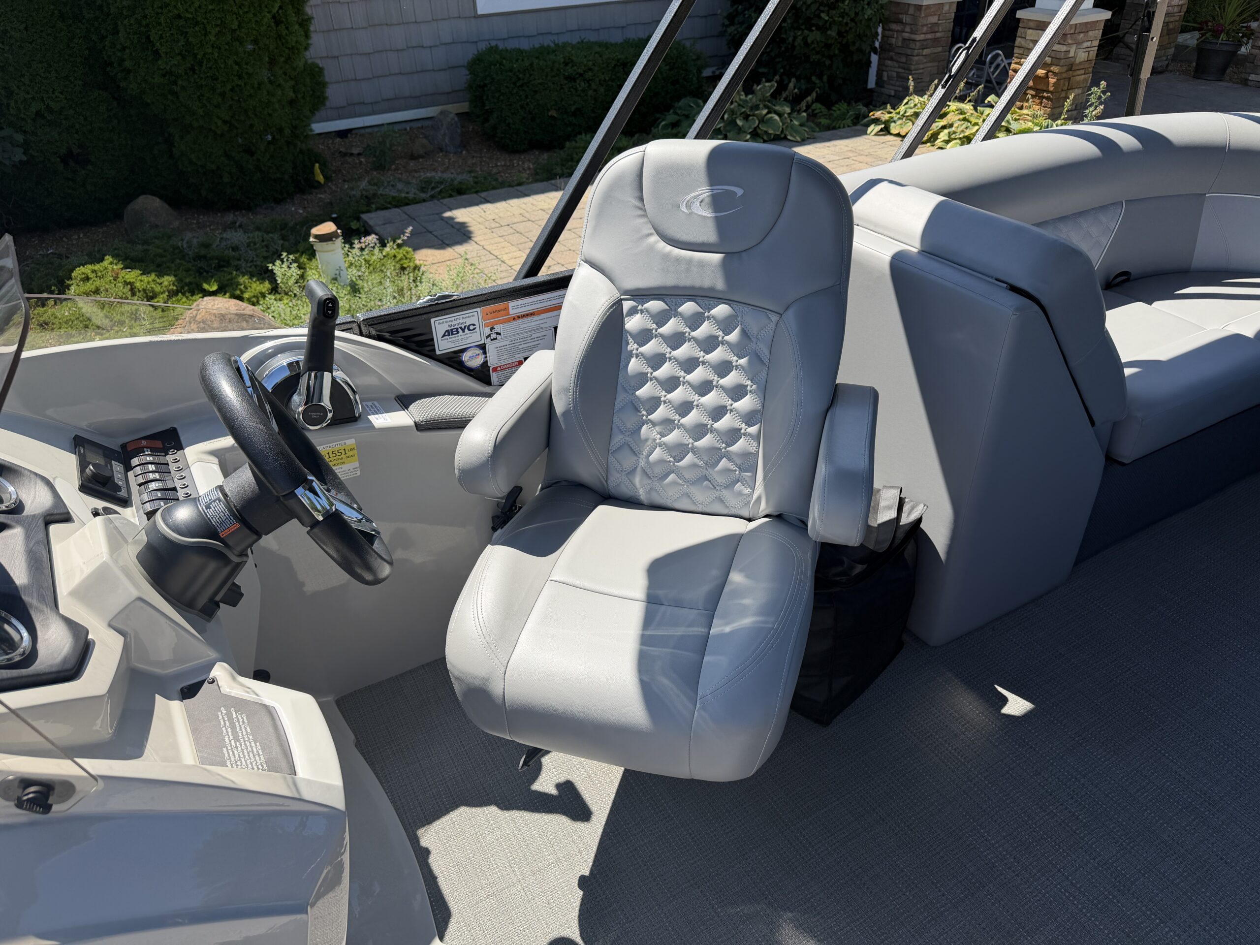 2022 Crest Classic DLX 220 SLC  Mercury 115hp  Easy Cover