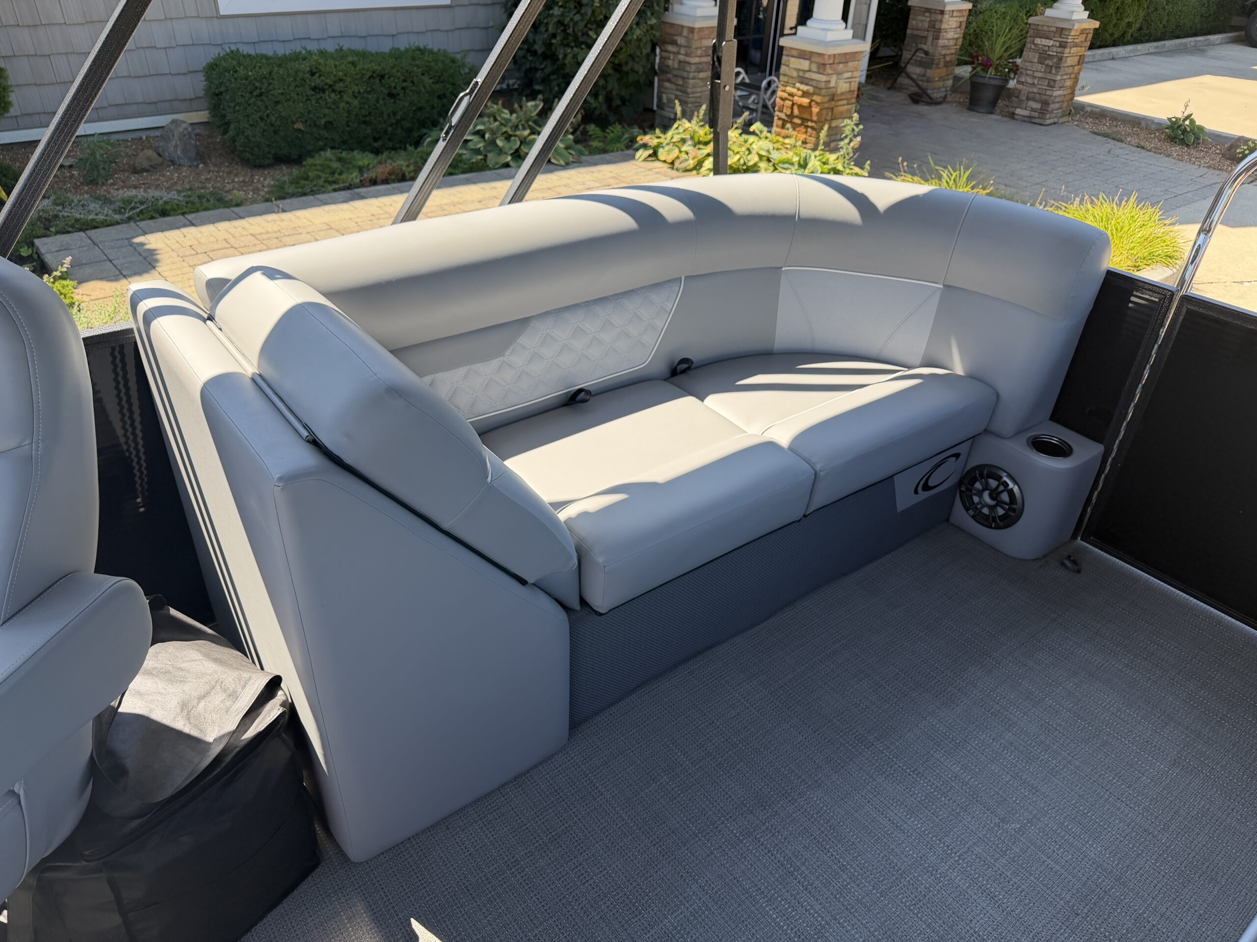 2022 Crest Classic DLX 220 SLC  Mercury 115hp  Easy Cover