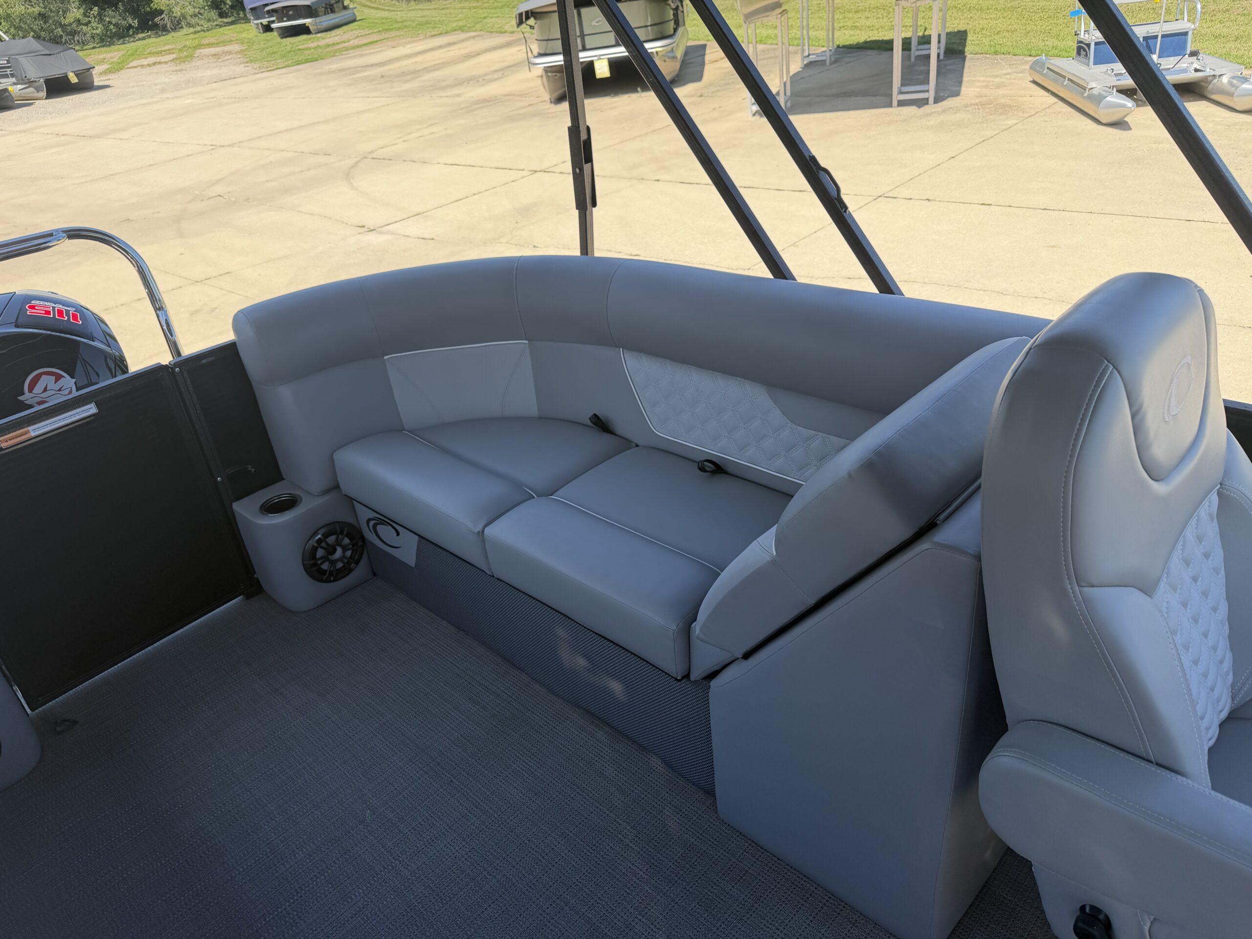 2022 Crest Classic DLX 220 SLC  Mercury 115hp  Easy Cover