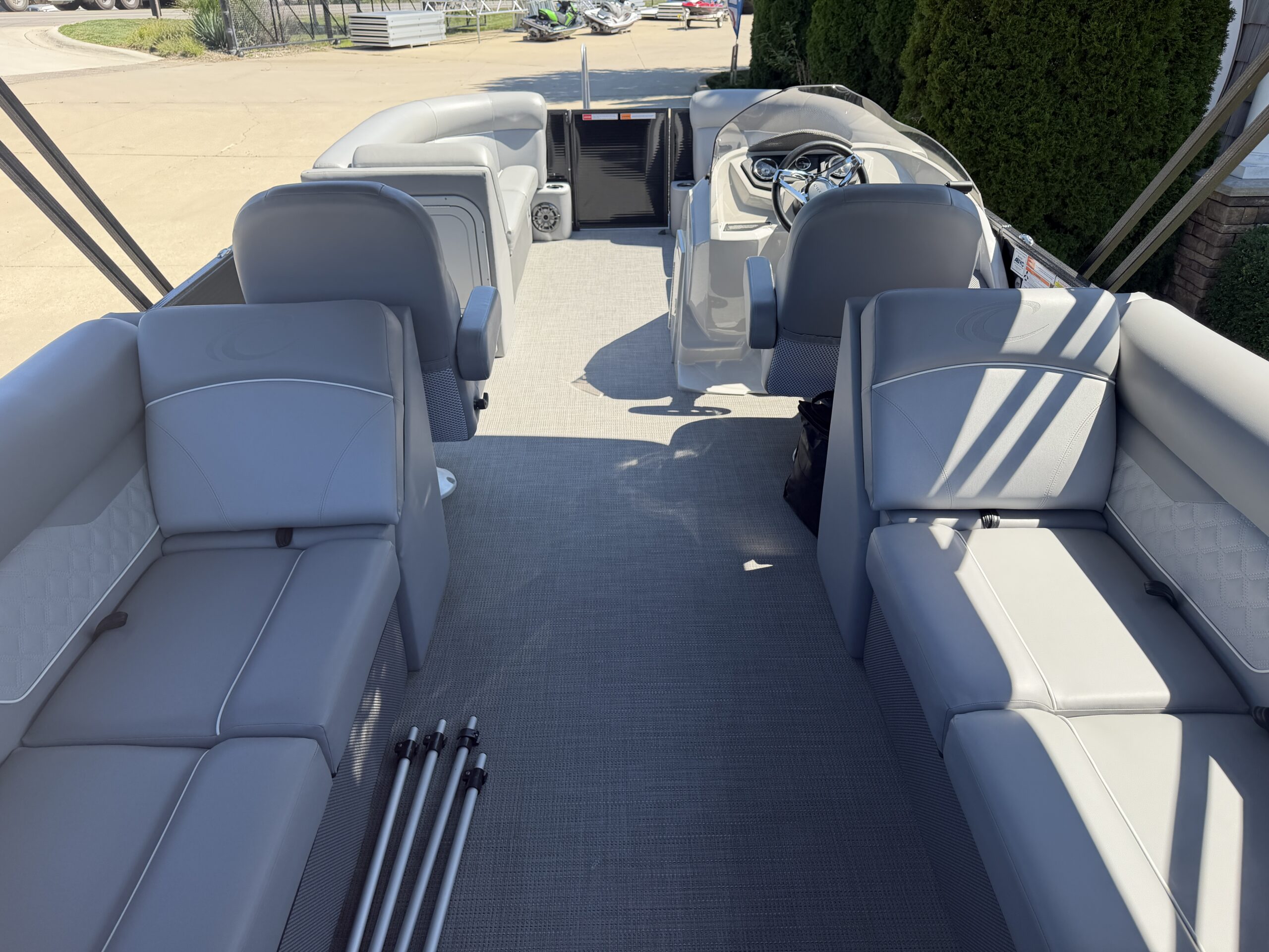 2022 Crest Classic DLX 220 SLC  Mercury 115hp  Easy Cover