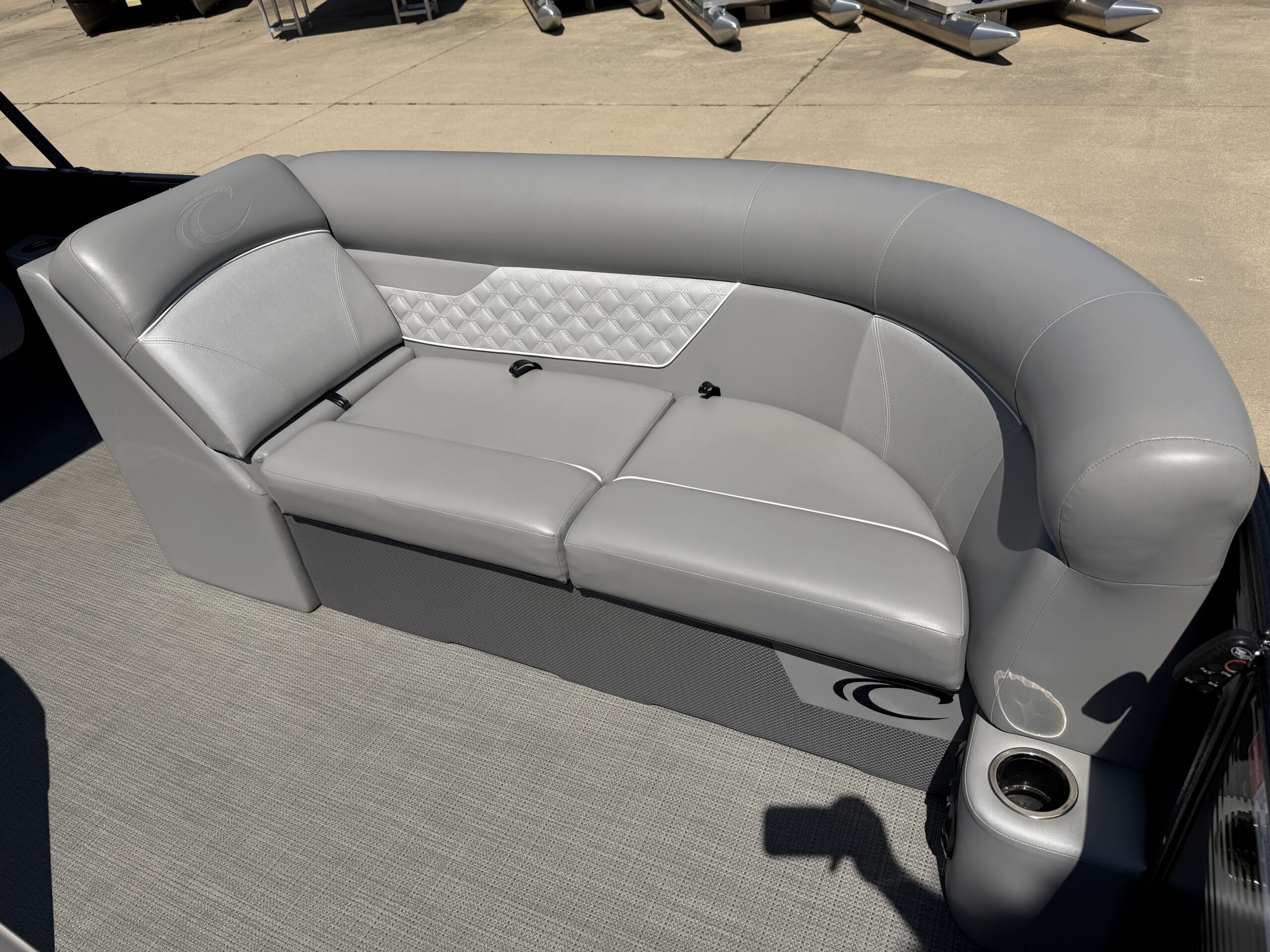 2022 Crest Classic DLX 220 SLC  Mercury 115hp  Easy Cover