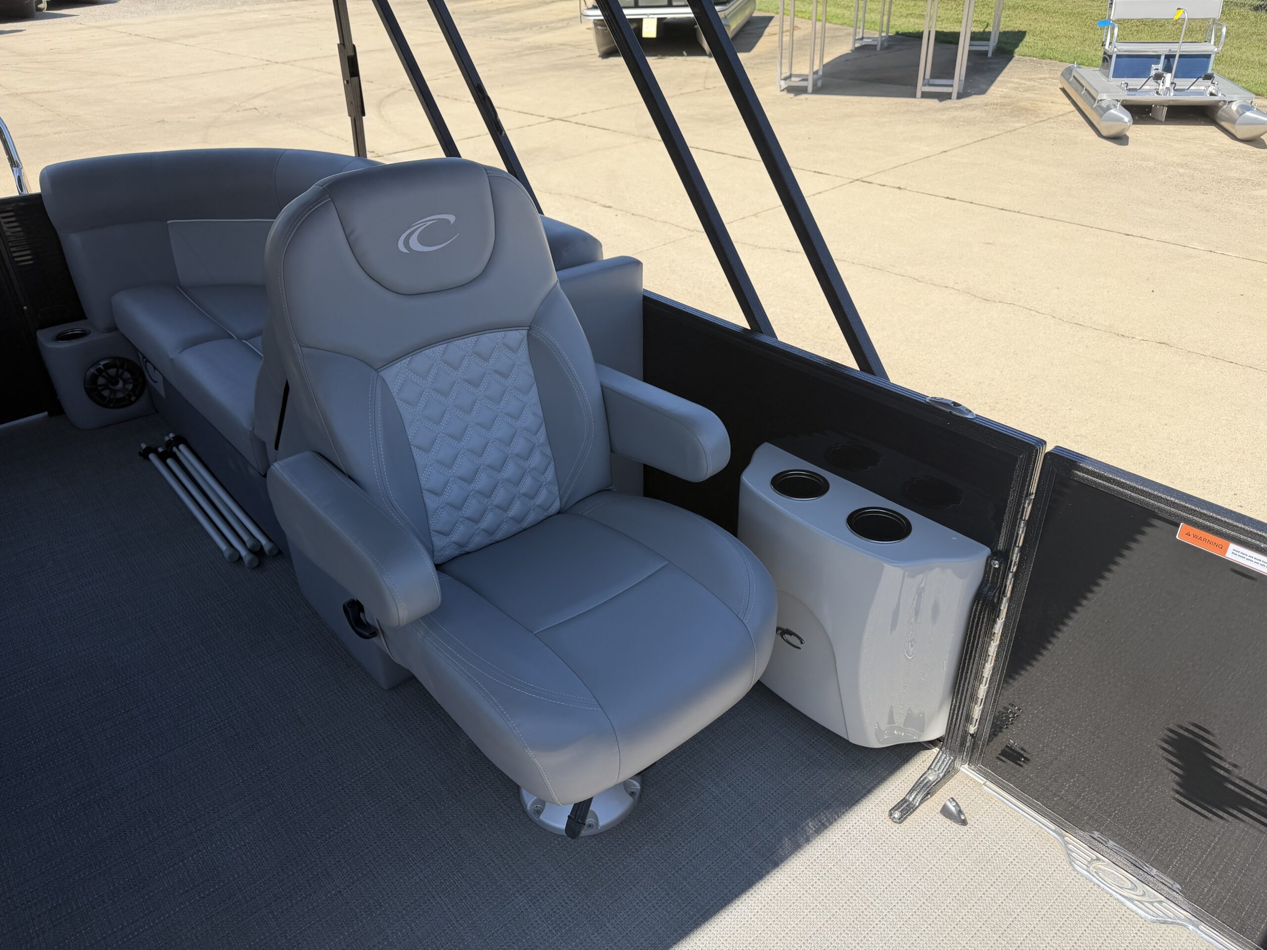 2022 Crest Classic DLX 220 SLC  Mercury 115hp  Easy Cover