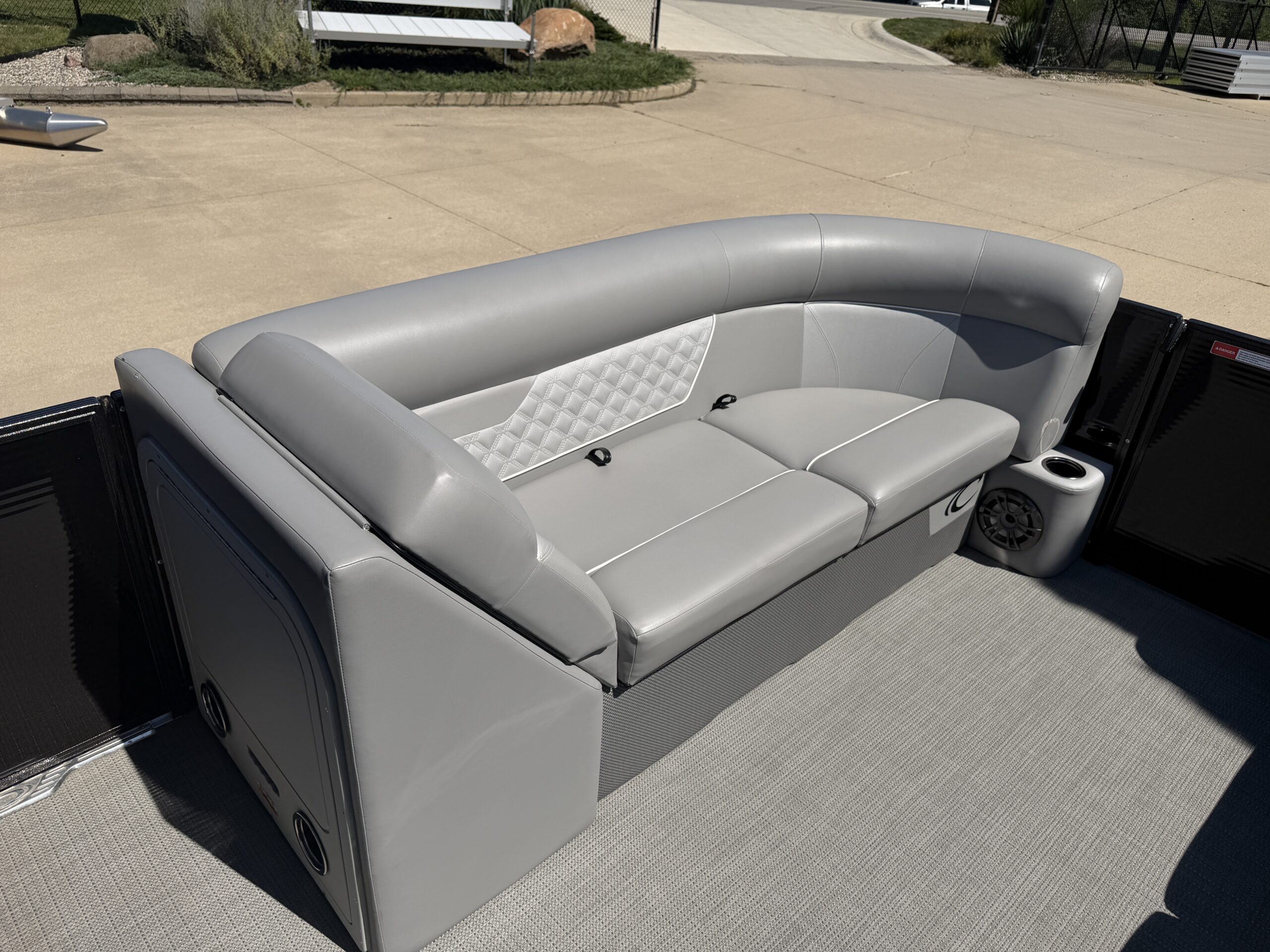 2022 Crest Classic DLX 220 SLC  Mercury 115hp  Easy Cover