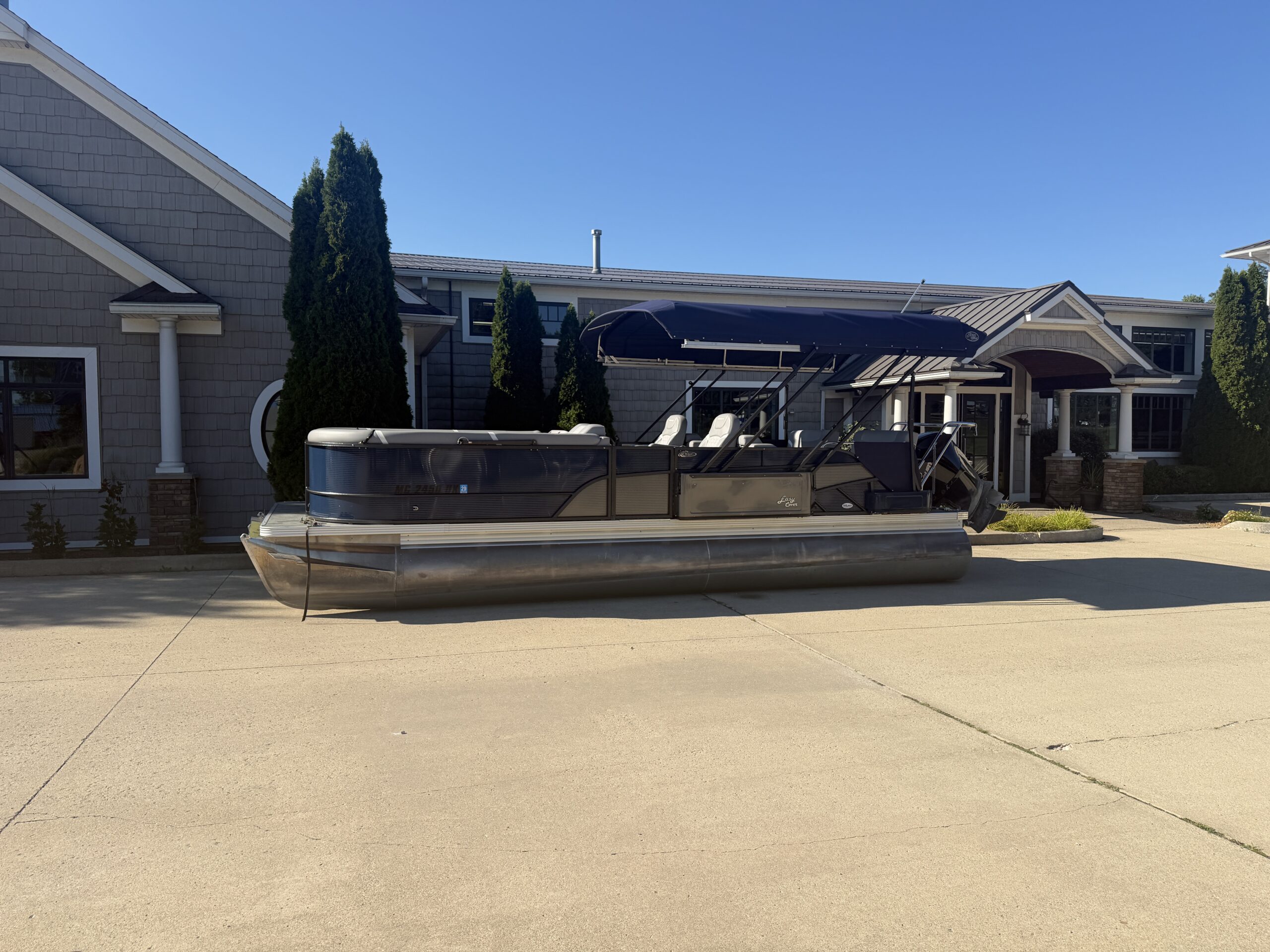 2023 Crest Classic DLX 240 SLRC Tri Toon  Mercury 200hp  Easy Cover