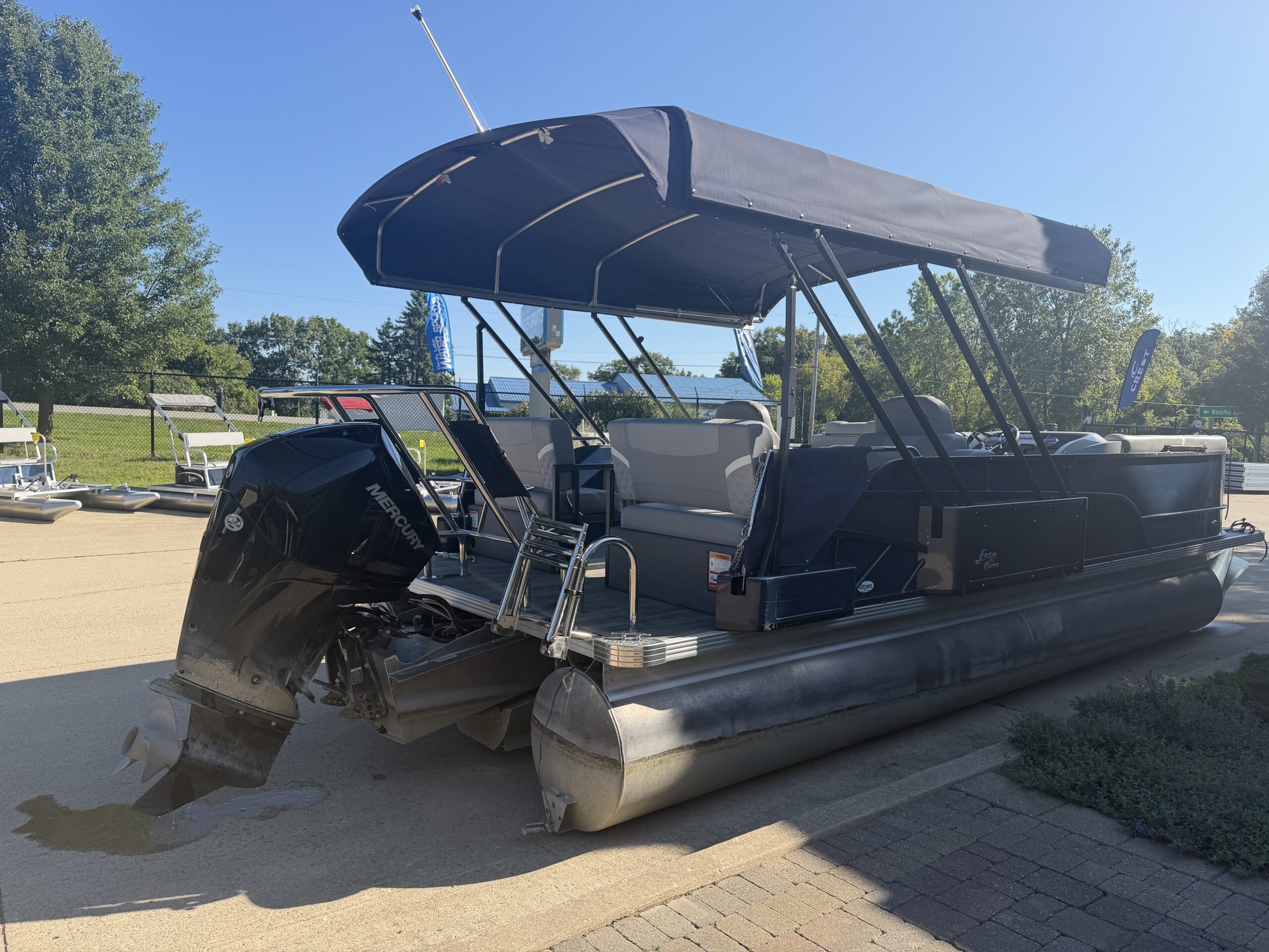 2023 Crest Classic DLX 240 SLRC Tri Toon  Mercury 200hp  Easy Cover