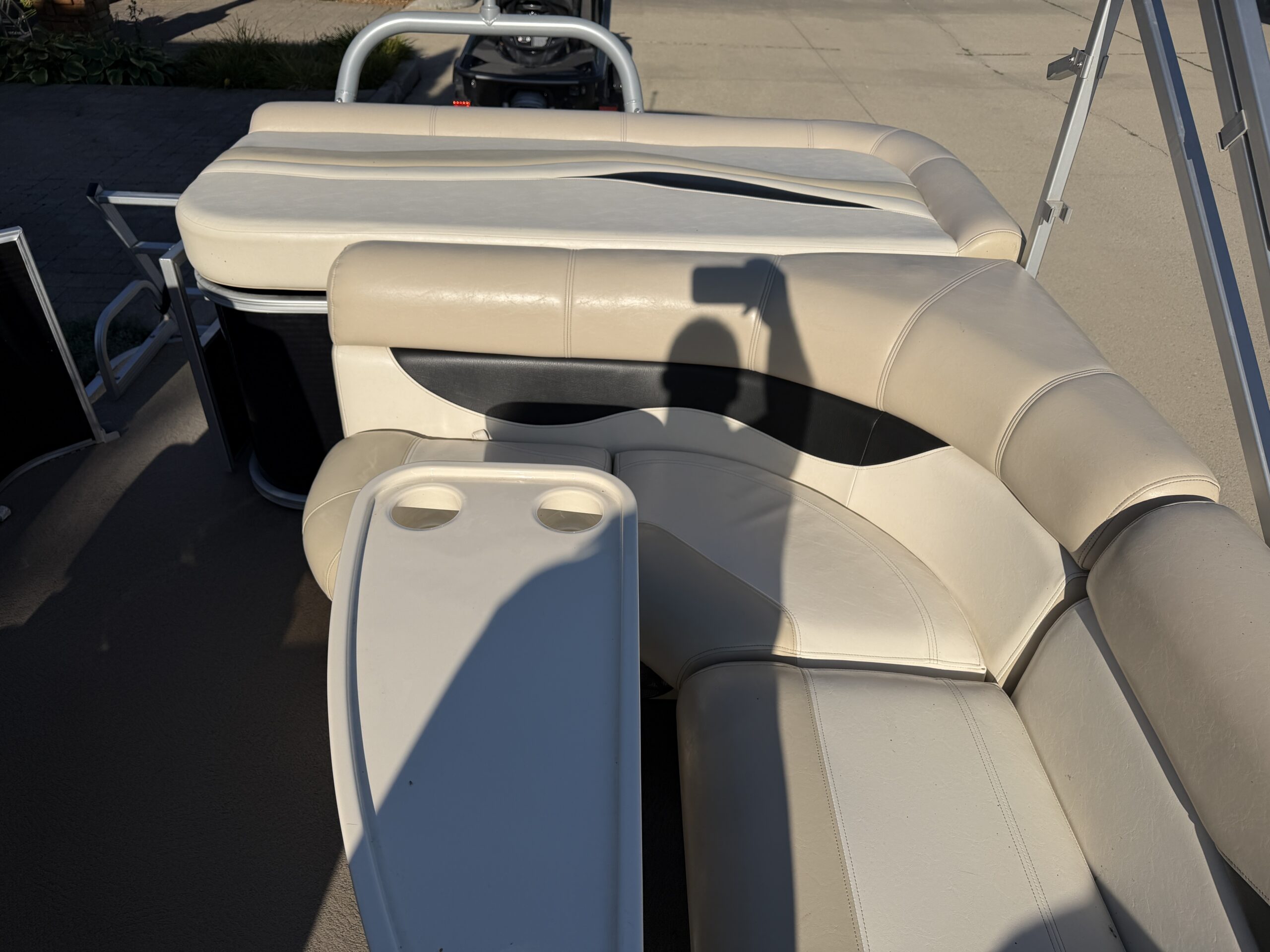 2012 Godfrey Aqua Patio 24'  Honda 90hp