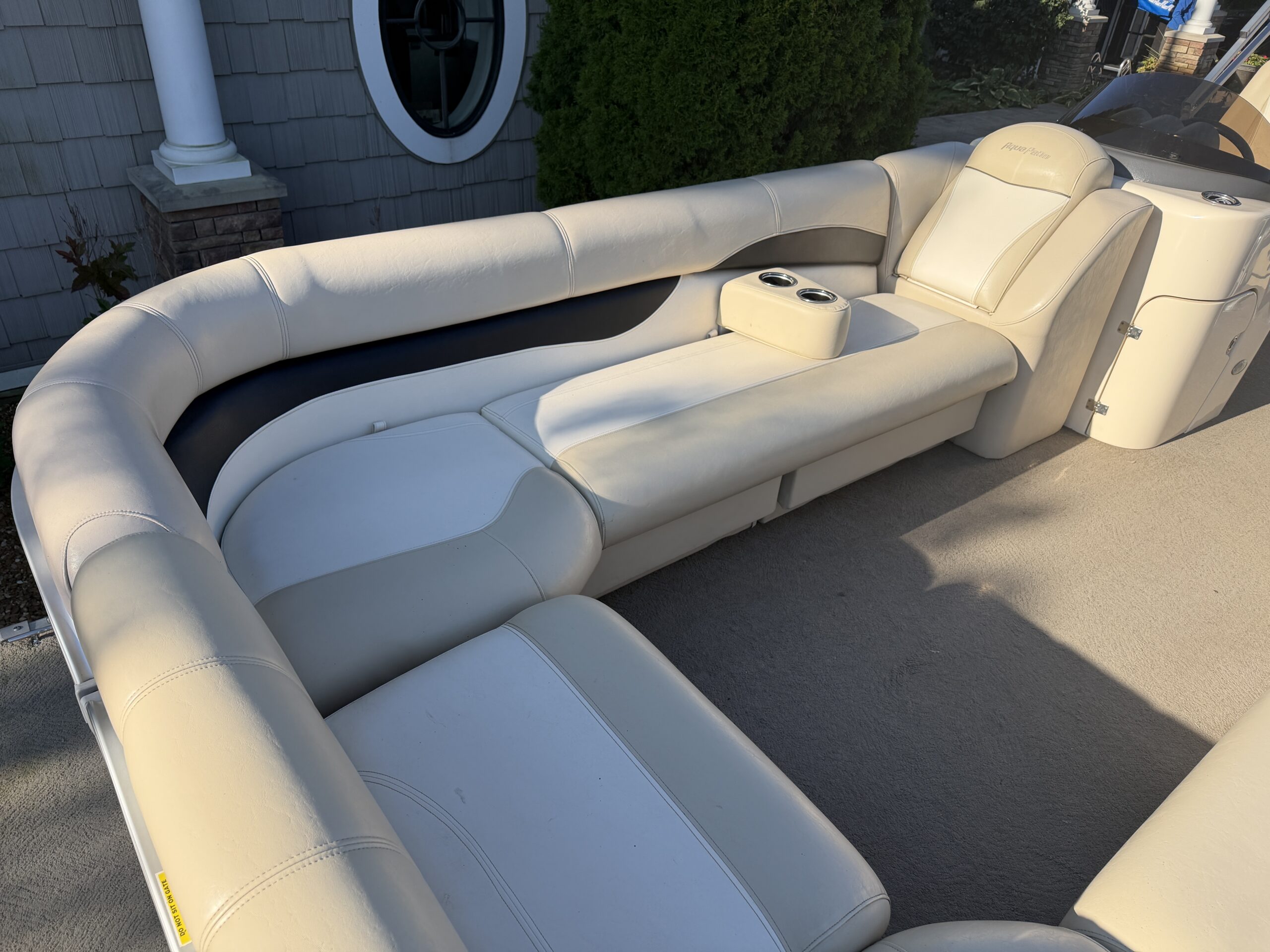 2012 Godfrey Aqua Patio 24'  Honda 90hp