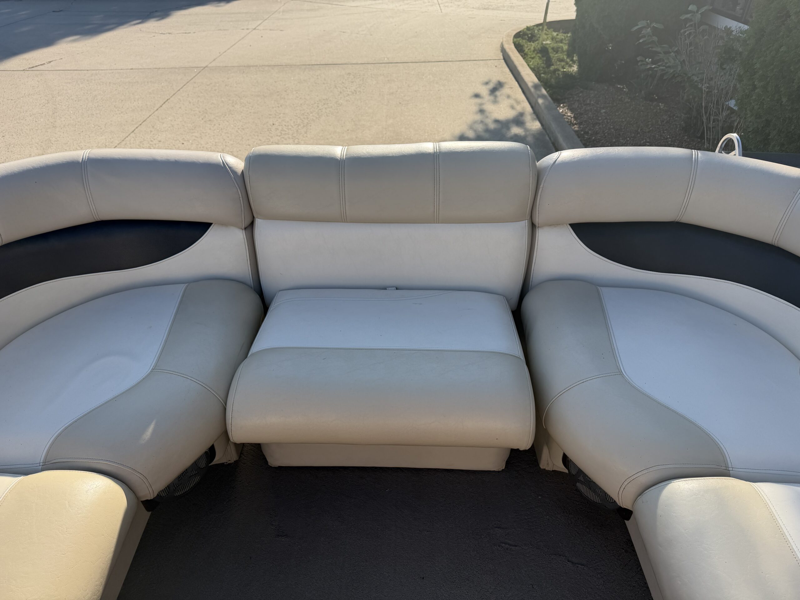 2012 Godfrey Aqua Patio 24'  Honda 90hp
