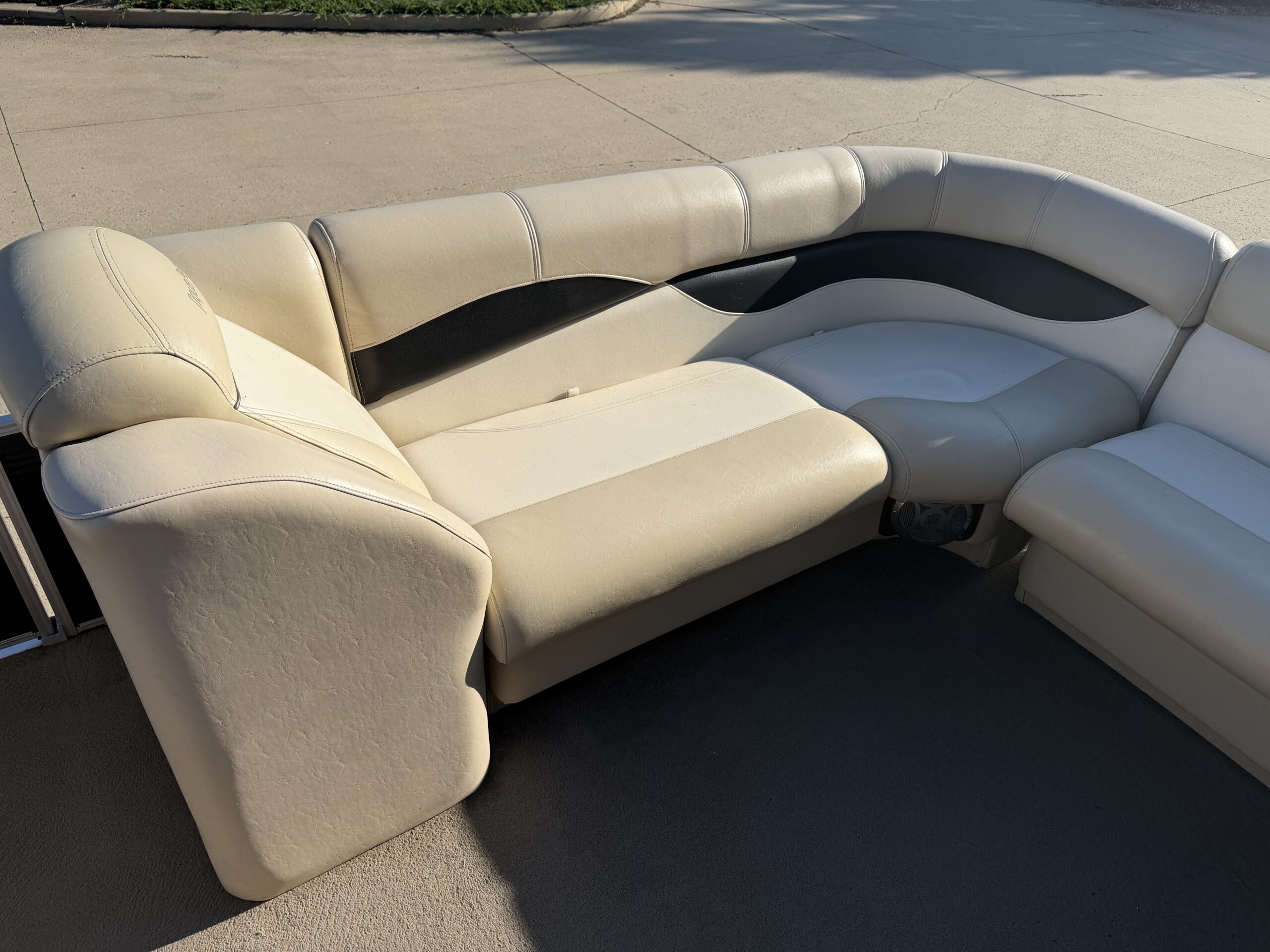 2012 Godfrey Aqua Patio 24'  Honda 90hp