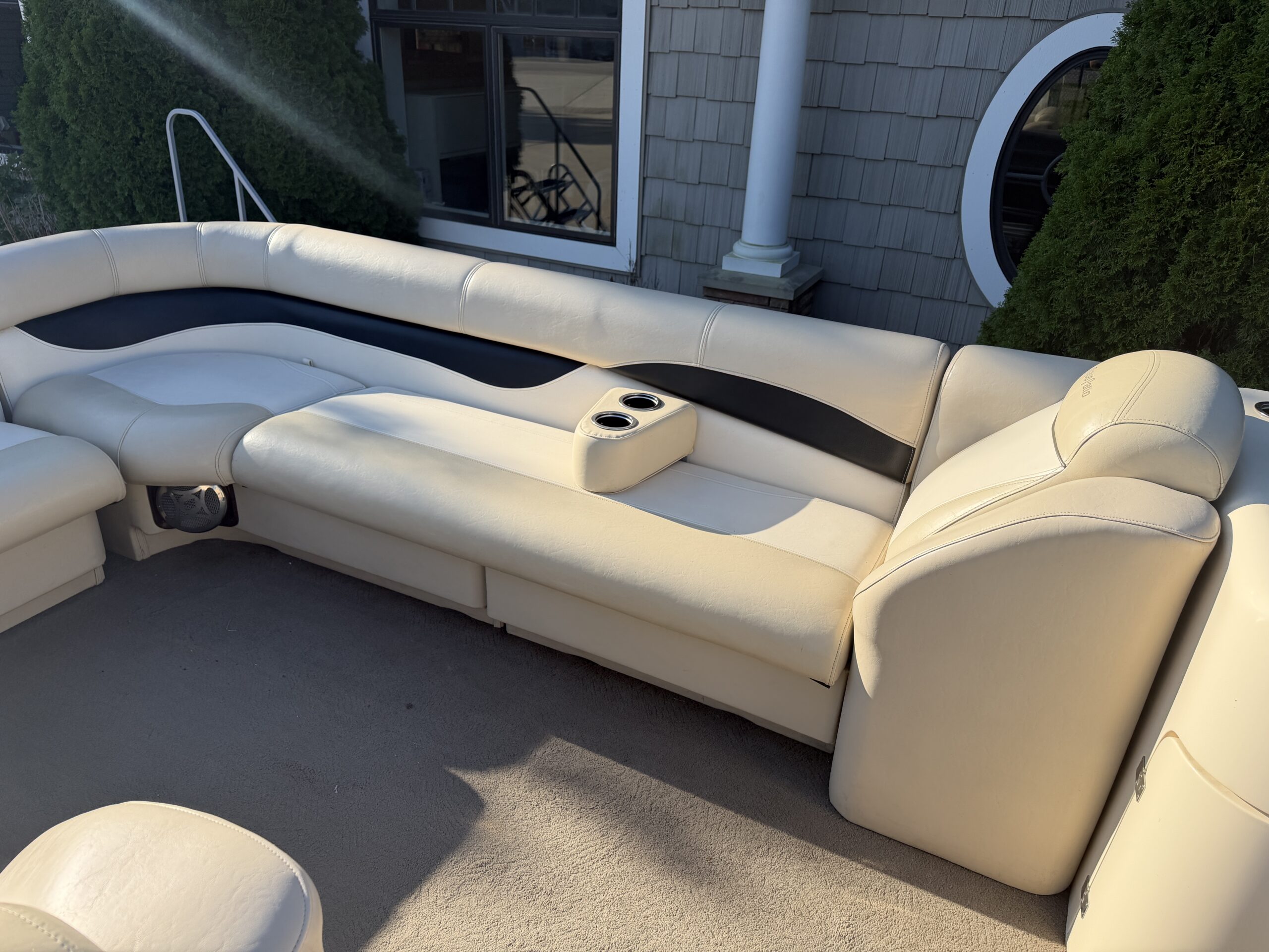2012 Godfrey Aqua Patio 24'  Honda 90hp